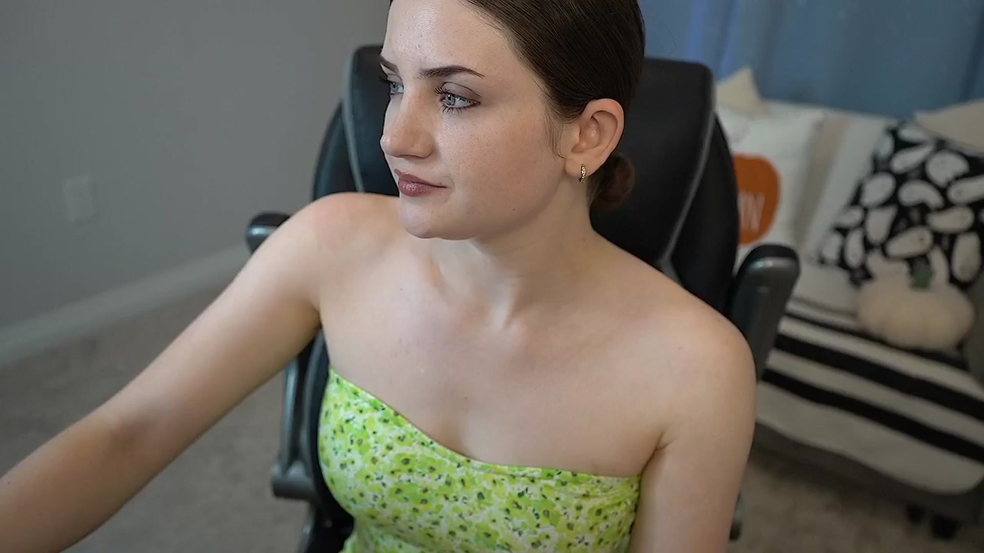 Gallery image thumbnail from AmberPeach's myfreecams stream on, 10/02/2025, 22:20 image 11 of 20