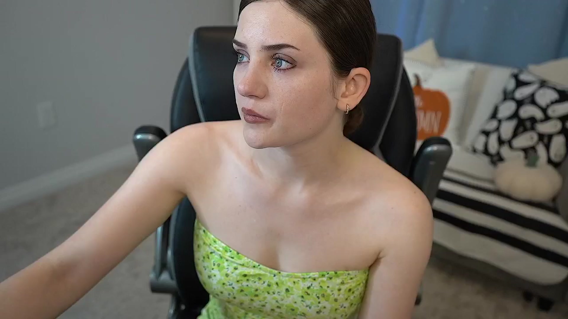 Gallery image thumbnail from AmberPeach's myfreecams stream on, 10/02/2025, 22:20 image 18 of 20