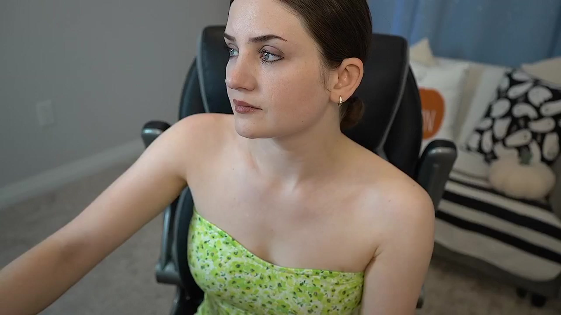 Gallery image thumbnail from AmberPeach's myfreecams stream on, 10/02/2025, 22:20 image 14 of 20