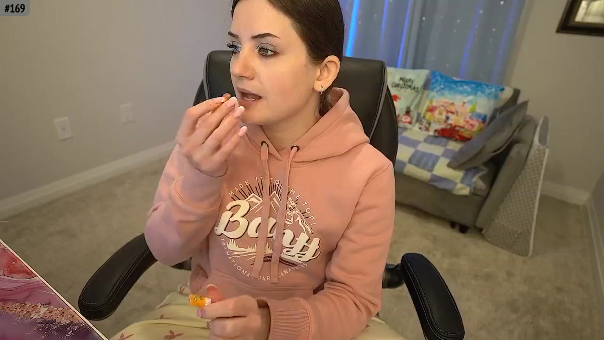 Gallery image thumbnail from AmberPeach's myfreecams stream on, 12/06/2025, 24:29 image 8 of 20