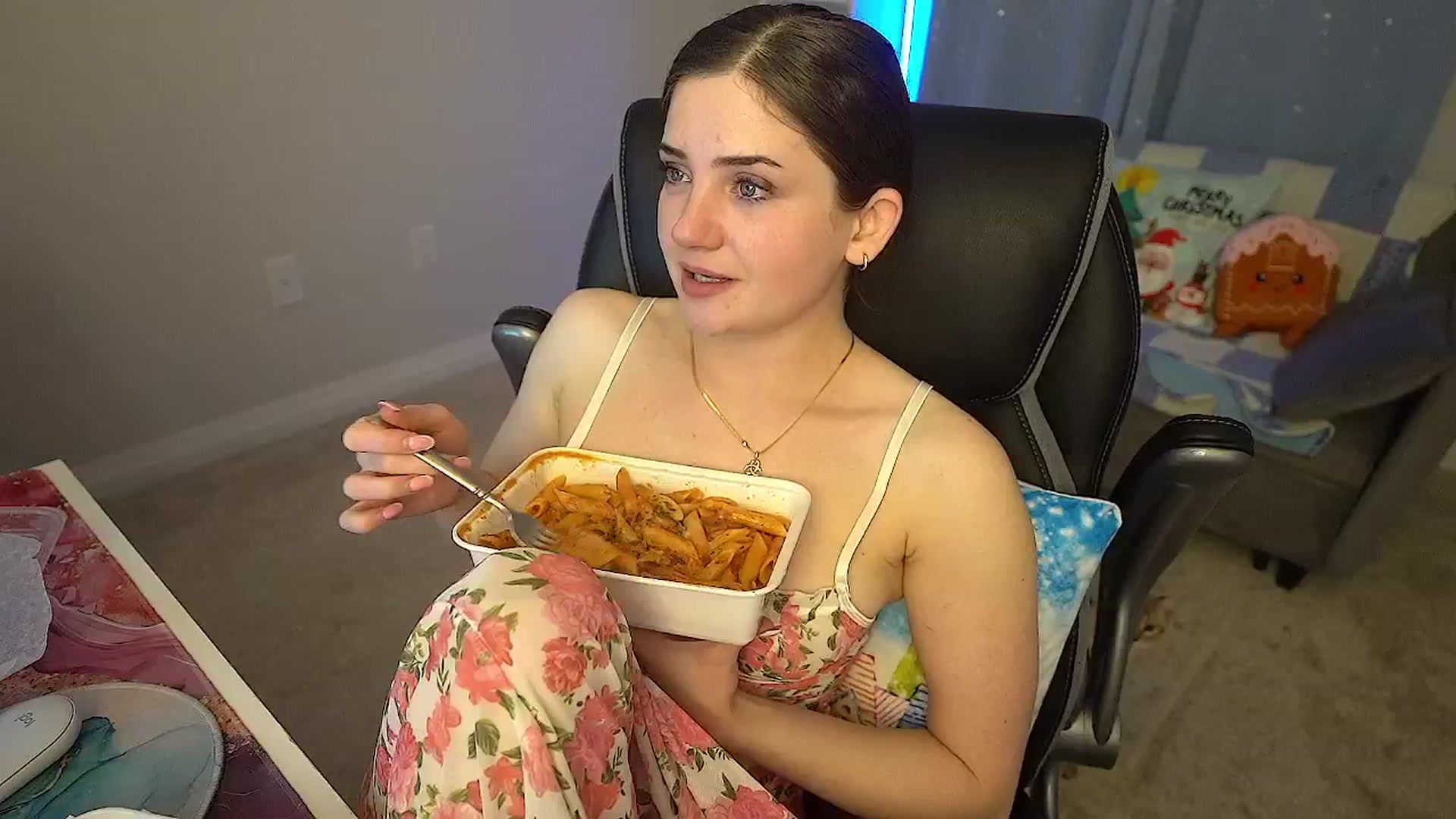 Gallery image thumbnail from AmberPeach's myfreecams stream on, 12/21/2025, 02:49 image 12 of 20