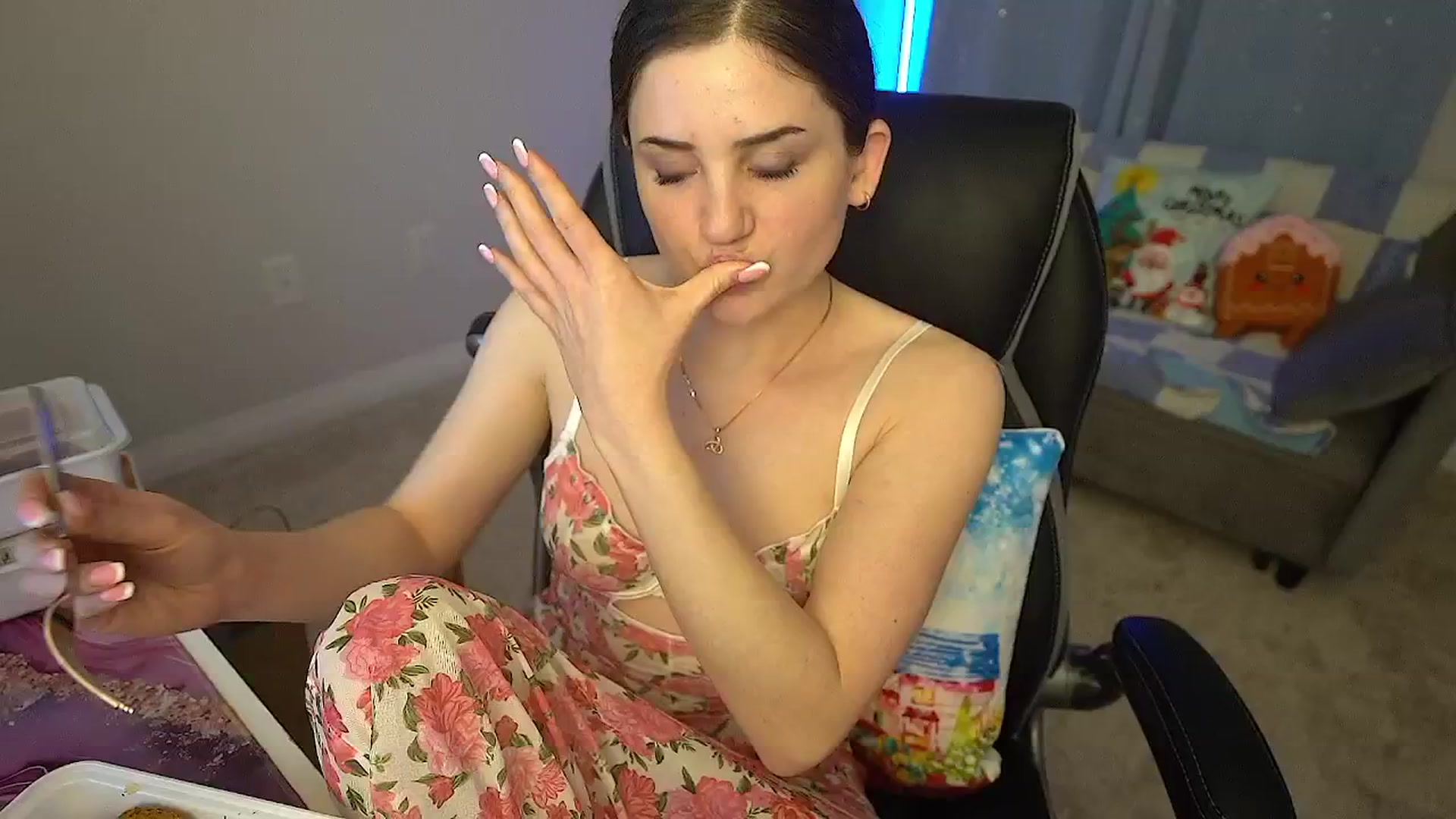 Gallery image thumbnail from AmberPeach's myfreecams stream on, 12/21/2025, 02:49 image 10 of 20