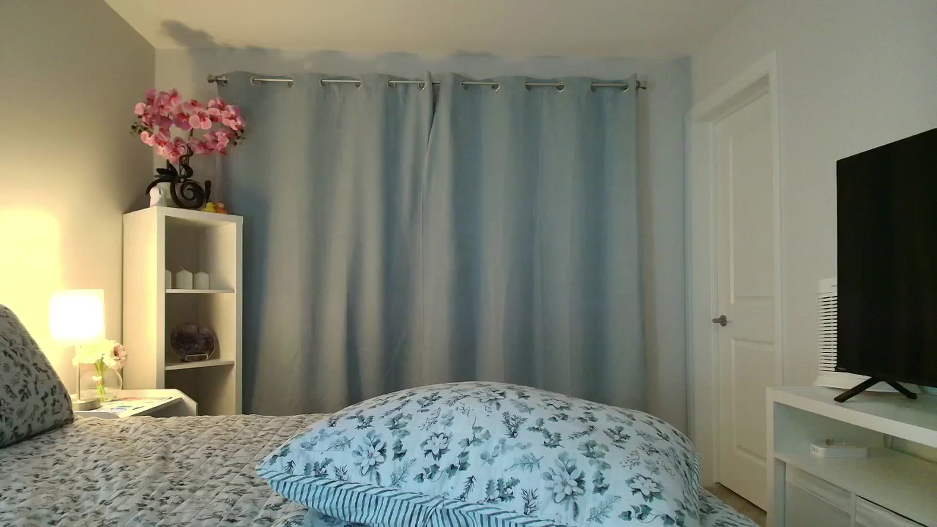 Gallery image thumbnail from AmberPeach's myfreecams stream on, 03/17/2026, 03:02 image 12 of 20