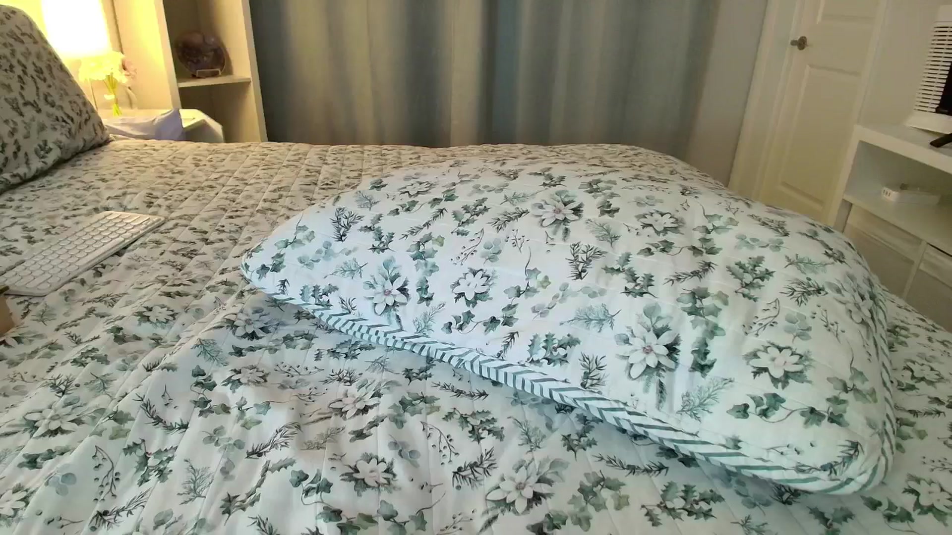 Gallery image thumbnail from AmberPeach's myfreecams stream on, 03/19/2026, 06:52 image 10 of 20
