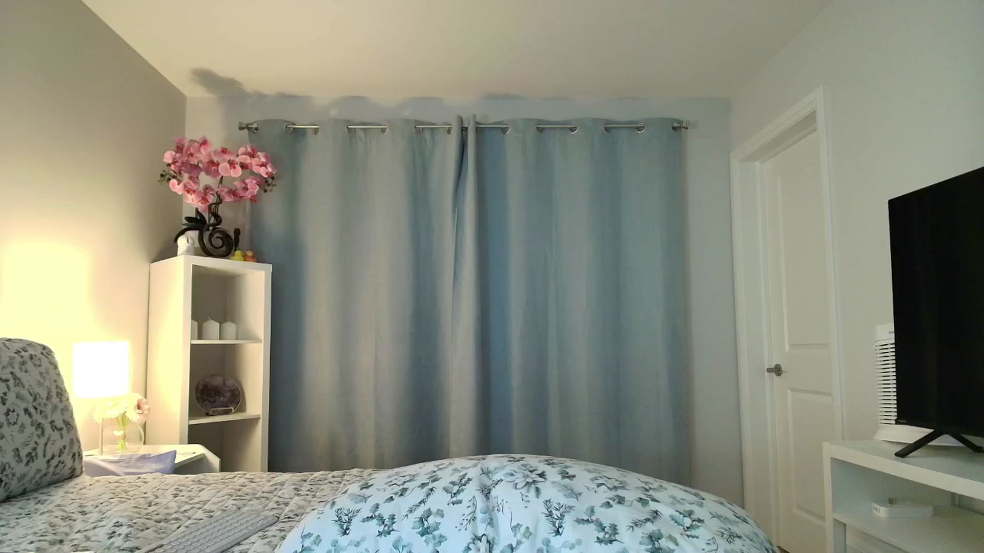 Gallery image thumbnail from AmberPeach's myfreecams stream on, 03/20/2026, 01:20 image 17 of 20