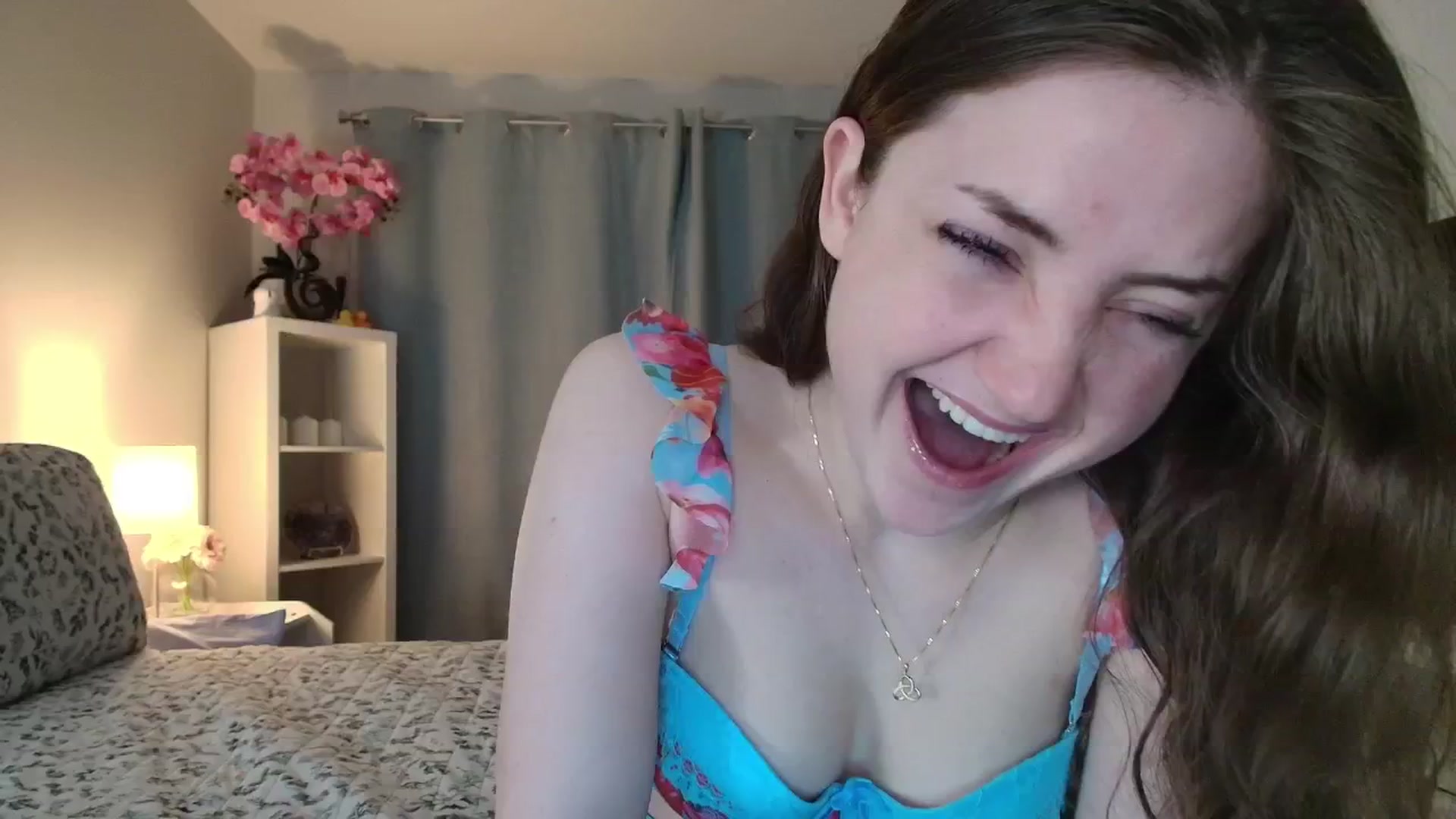 Gallery image thumbnail from AmberPeach's myfreecams stream on, 03/20/2026, 06:32 image 16 of 20