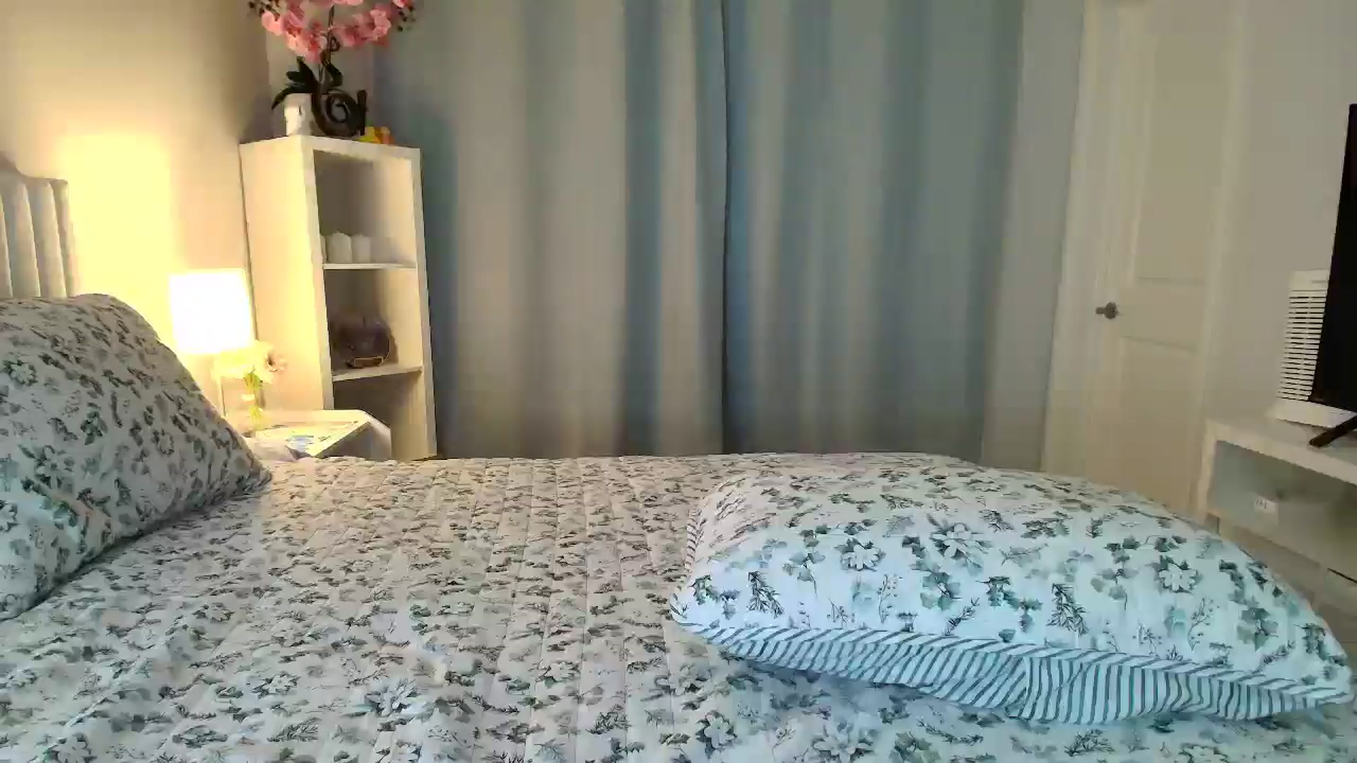 Gallery image thumbnail from AmberPeach's myfreecams stream on, 03/22/2026, 05:55 image 7 of 20