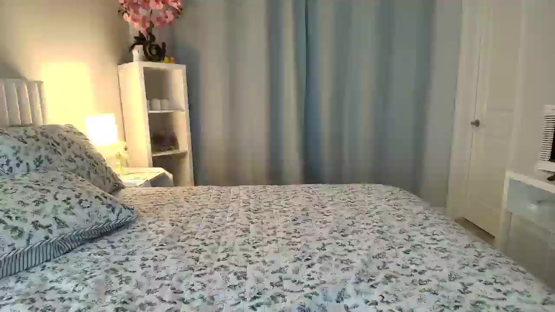 Gallery image thumbnail from AmberPeach's myfreecams stream on, 03/23/2026, 02:29 image 6 of 20