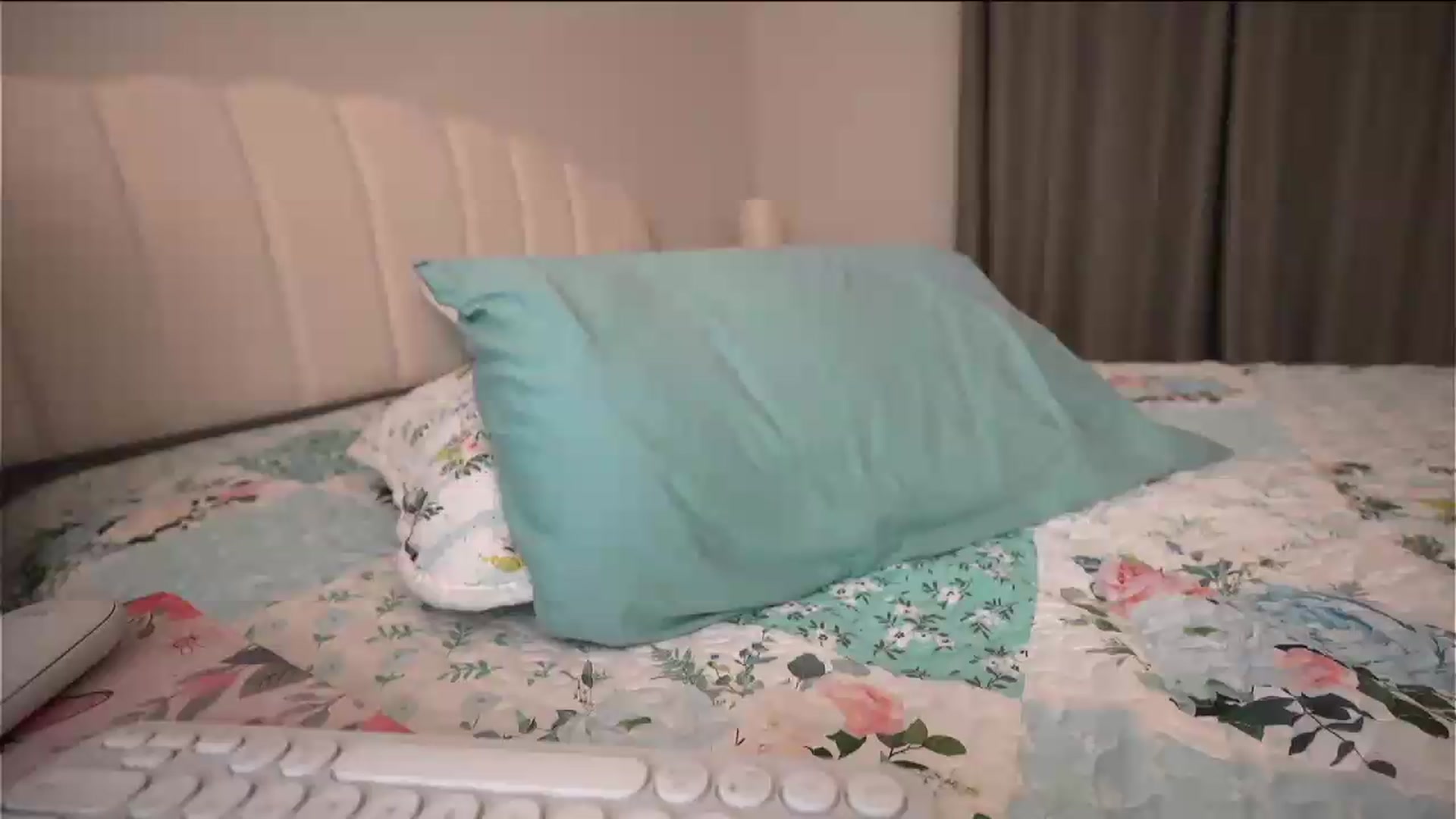 Gallery image thumbnail from AmberPeach's myfreecams stream on, 06/13/2026, 07:31 image 15 of 20