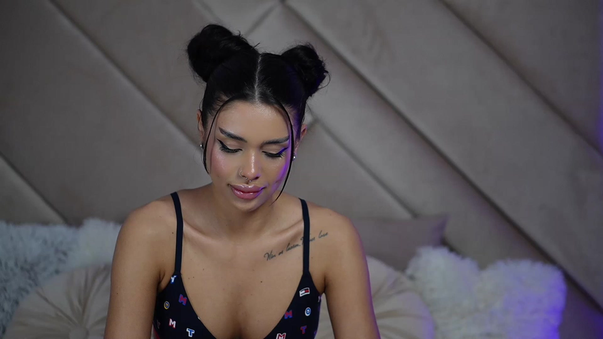 Gallery image thumbnail from AmberPy's myfreecams stream on, 04/25/2023, 13:28 image 20 of 20