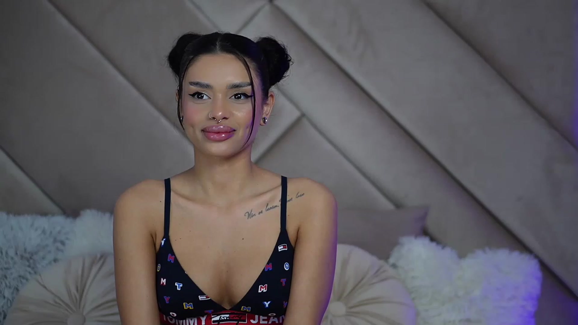 Gallery image thumbnail from AmberPy's myfreecams stream on, 04/25/2023, 13:28 image 16 of 20