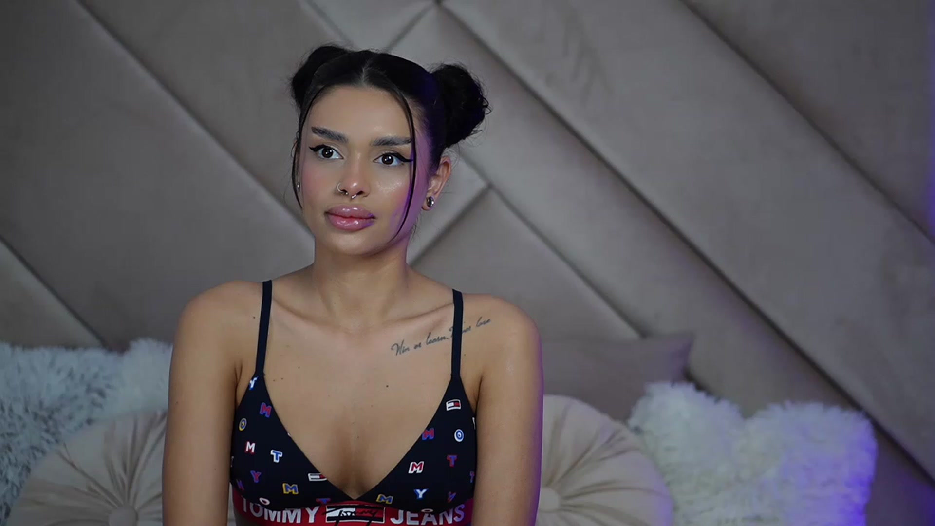 Gallery image thumbnail from AmberPy's myfreecams stream on, 04/25/2023, 13:28 image 18 of 20