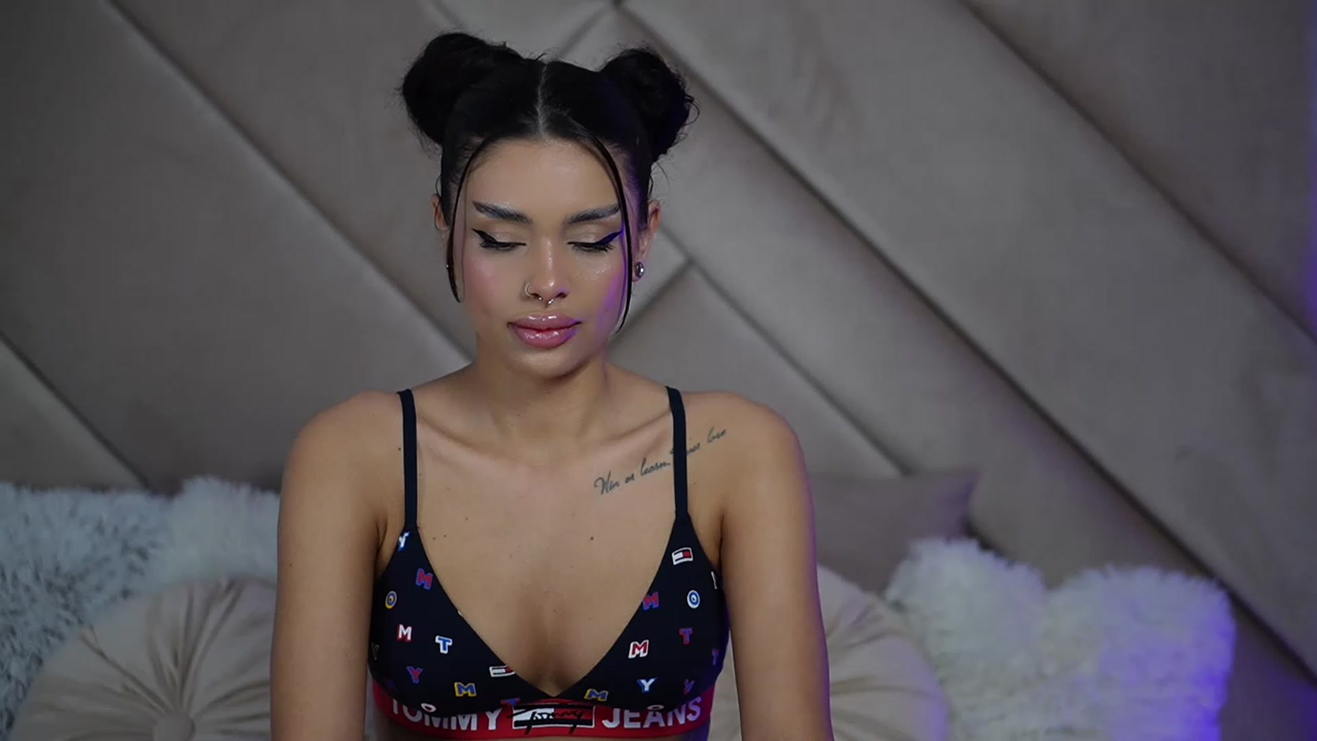 Gallery image thumbnail from AmberPy's myfreecams stream on, 04/25/2023, 13:28 image 1 of 20
