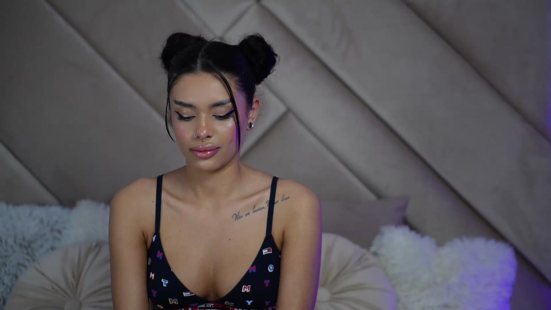Gallery image thumbnail from AmberPy's myfreecams stream on, 04/25/2023, 14:39 image 14 of 20
