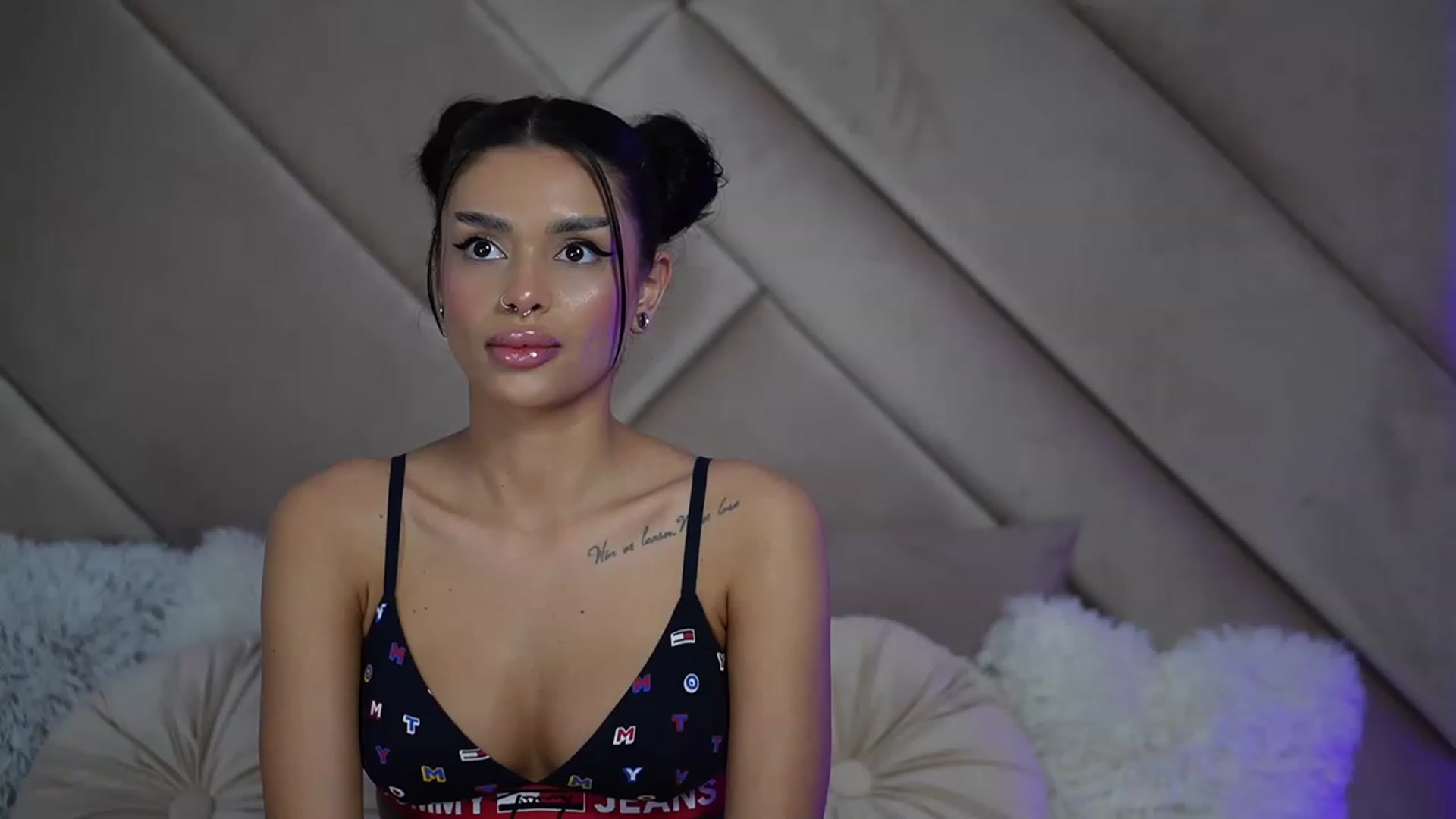 Gallery image thumbnail from AmberPy's myfreecams stream on, 04/25/2023, 14:39 image 9 of 20