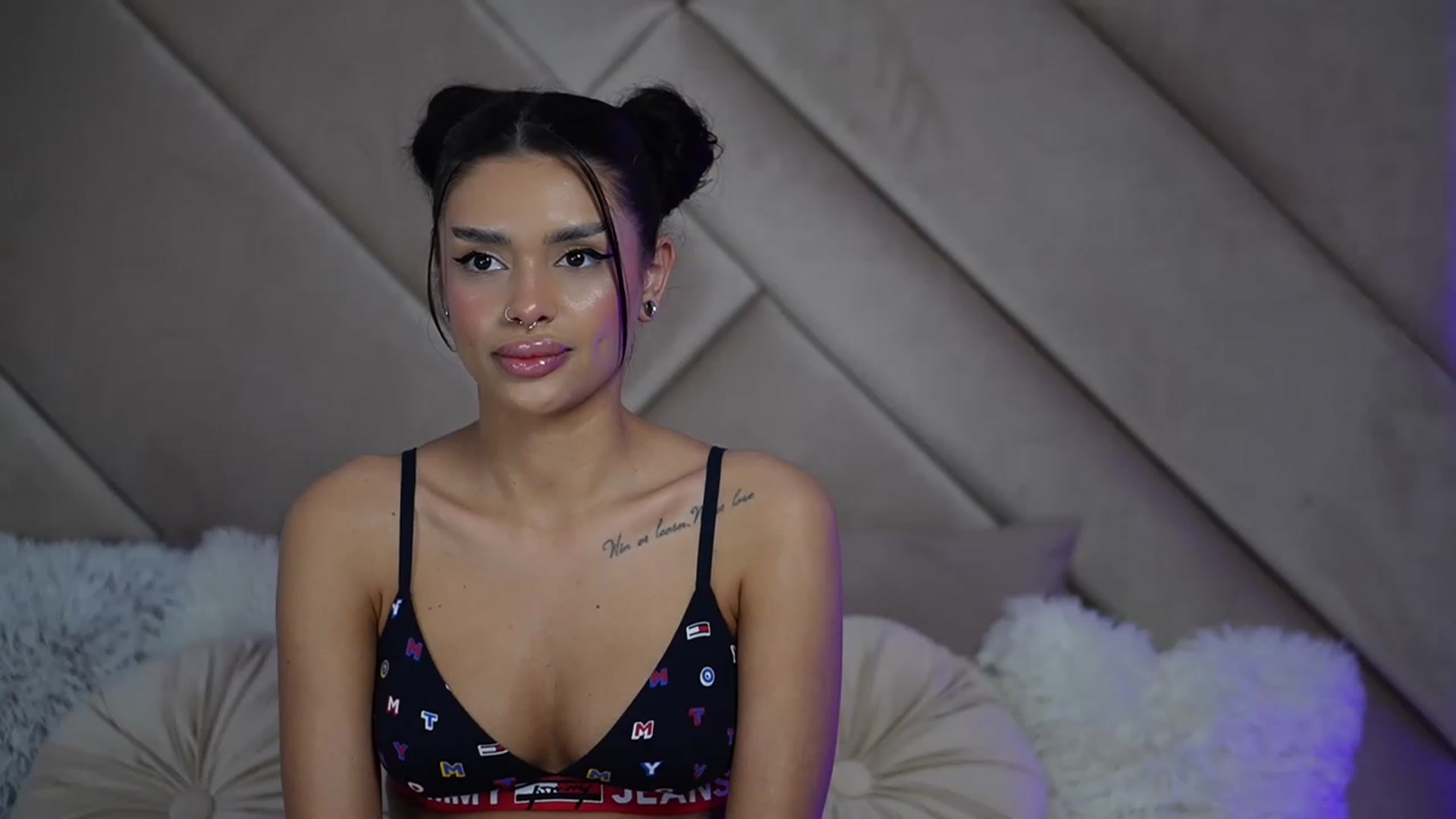 Gallery image thumbnail from AmberPy's myfreecams stream on, 04/25/2023, 14:39 image 6 of 20