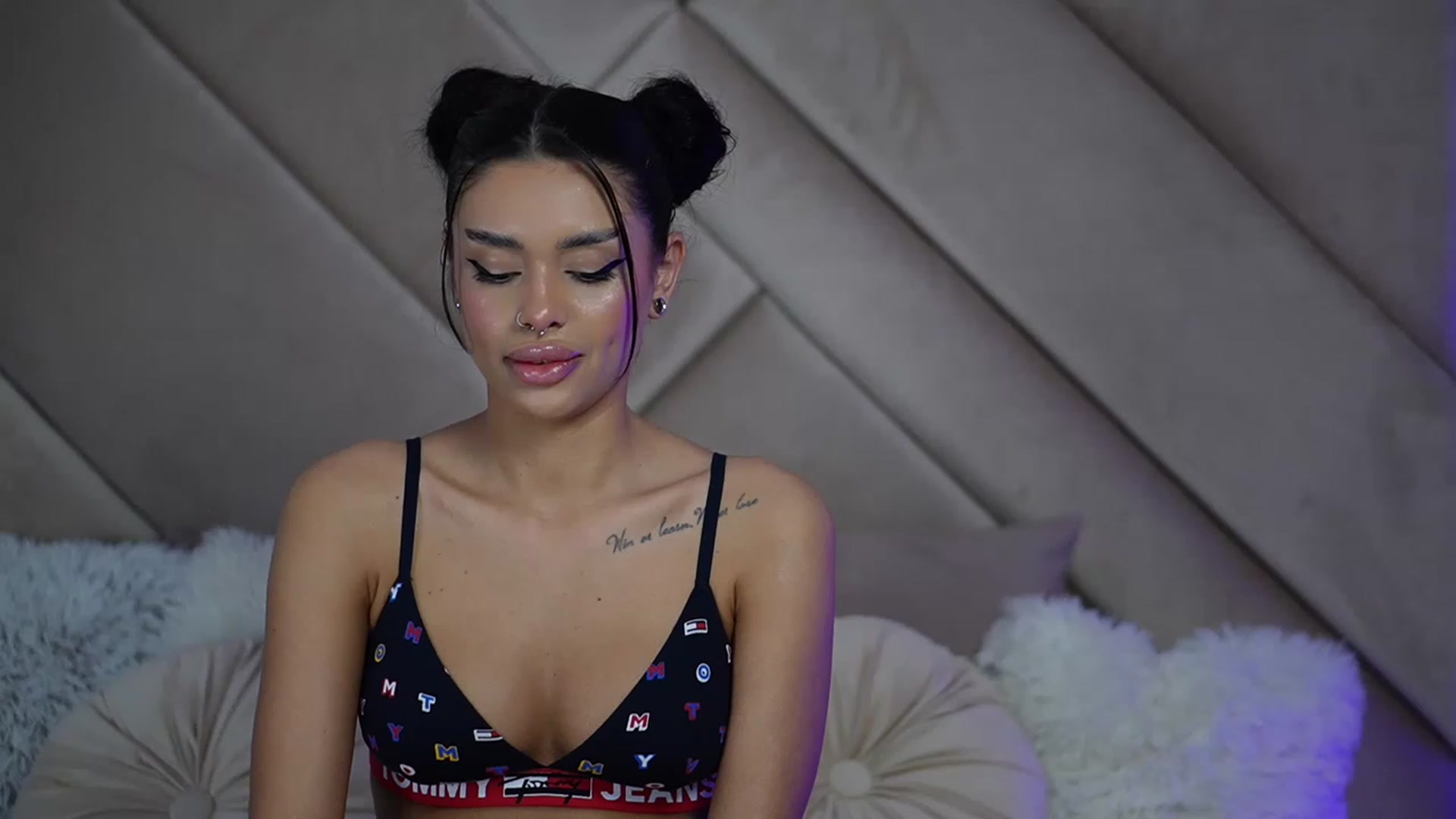Gallery image thumbnail from AmberPy's myfreecams stream on, 04/25/2023, 14:39 image 1 of 20
