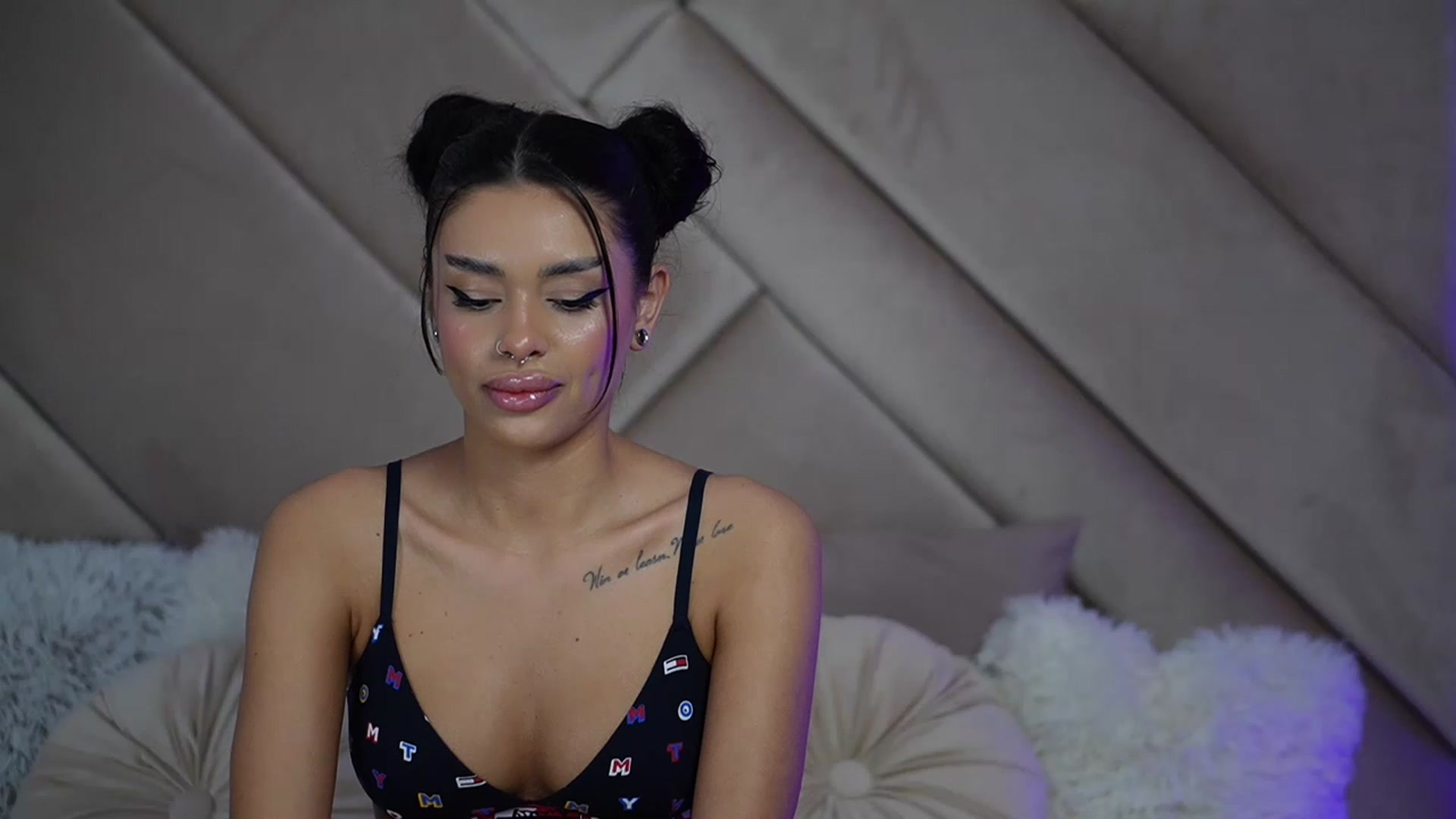 Gallery image thumbnail from AmberPy's myfreecams stream on, 04/25/2023, 14:39 image 5 of 20