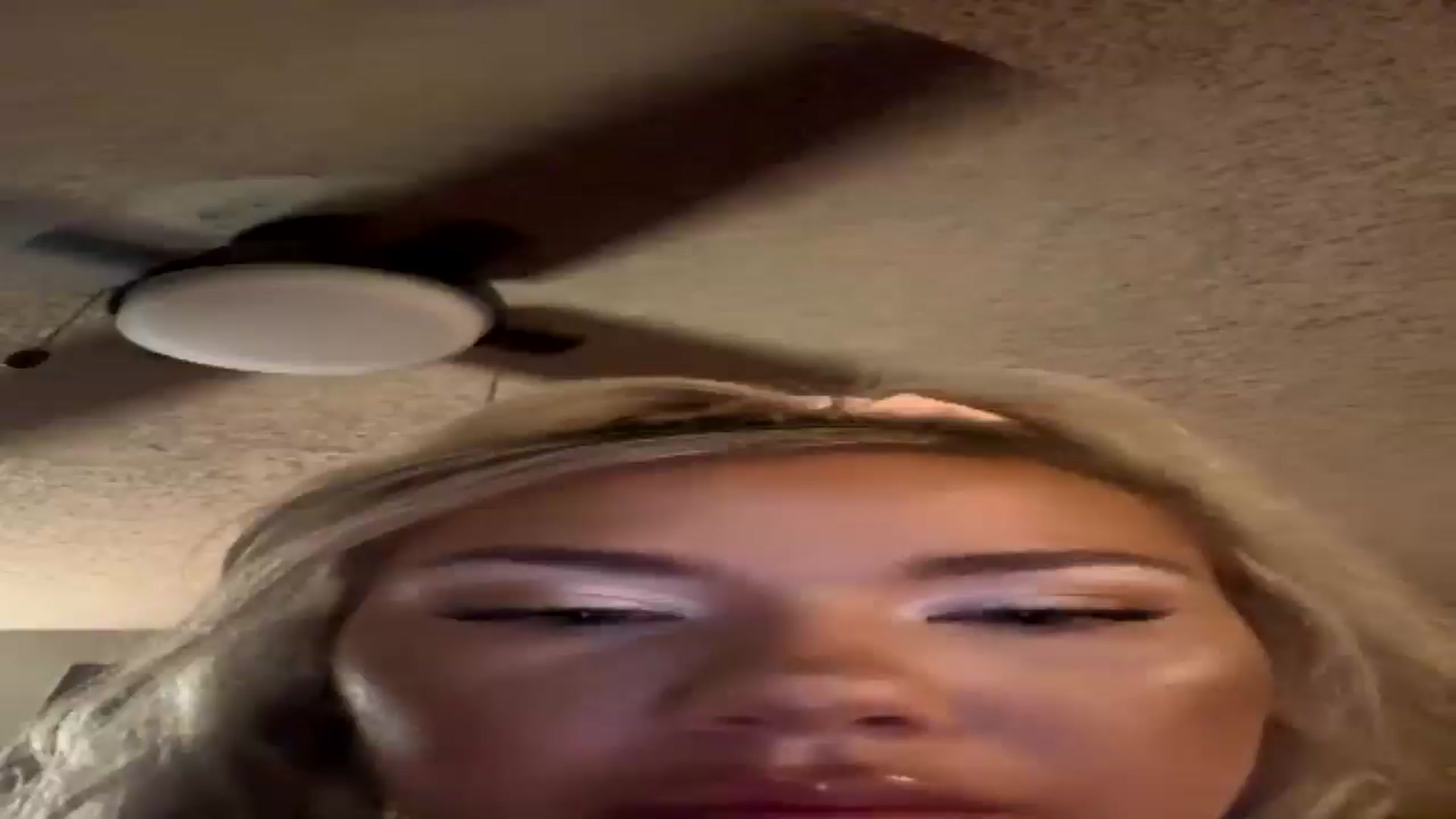 Gallery image thumbnail from AmberRose9114's myfreecams stream on, 03/25/2025, 18:22 image 15 of 20