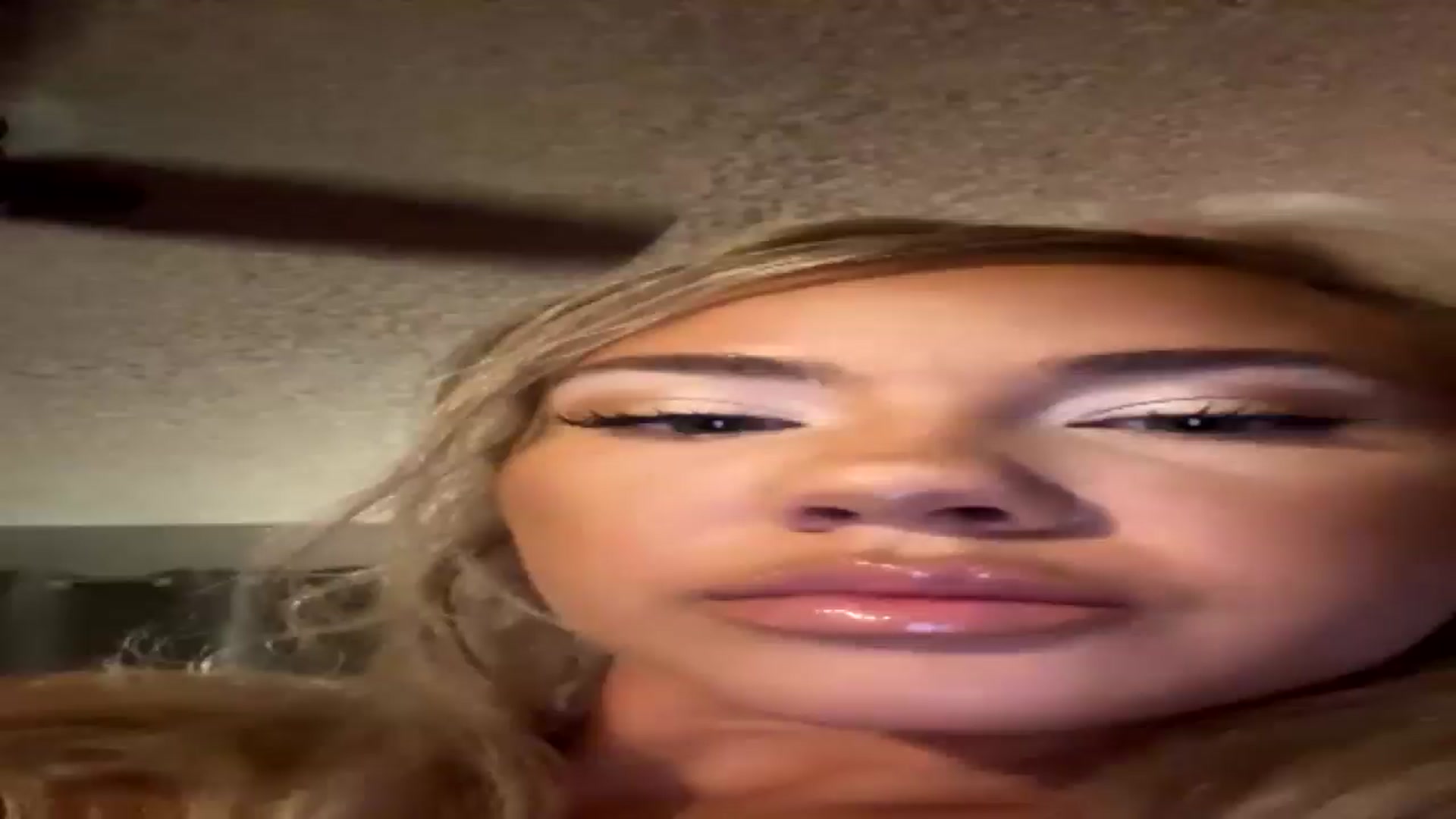 Gallery image thumbnail from AmberRose9114's myfreecams stream on, 03/25/2025, 18:22 image 17 of 20