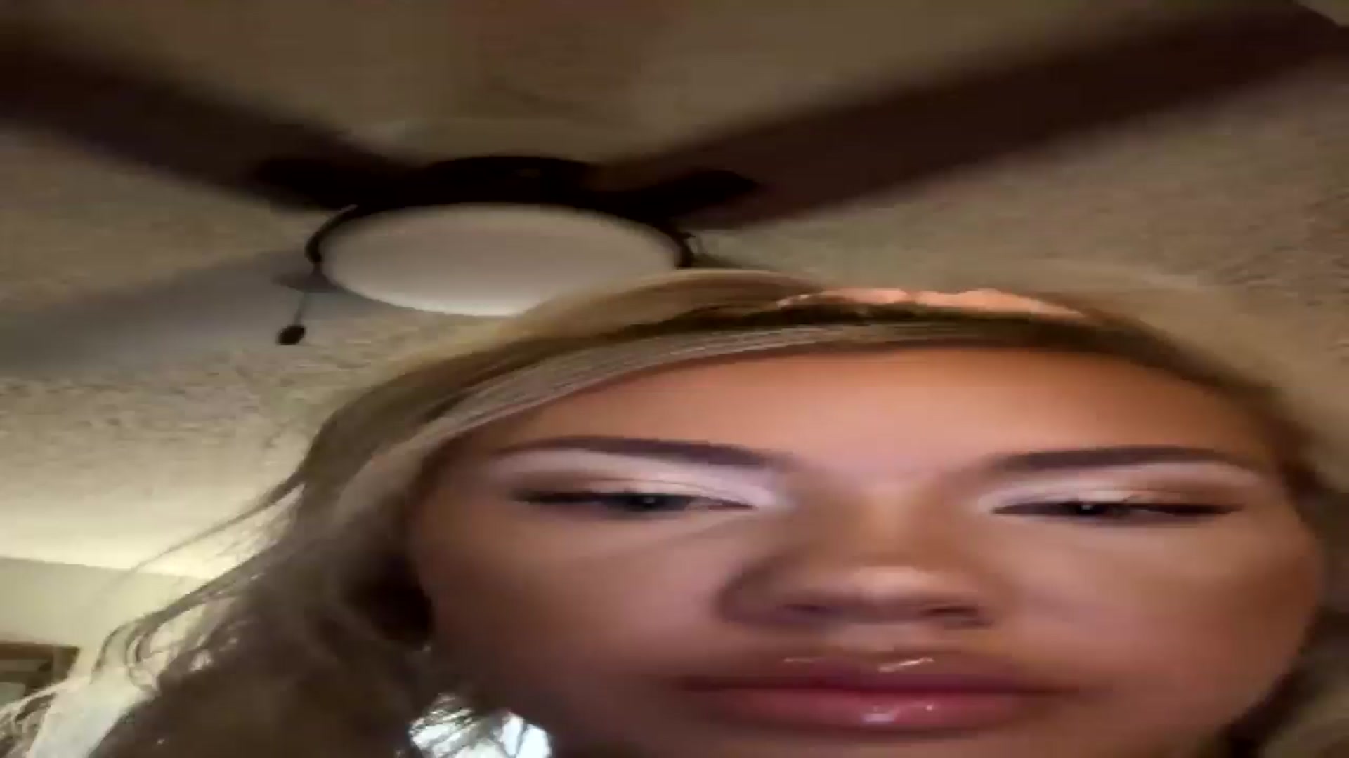 Gallery image thumbnail from AmberRose9114's myfreecams stream on, 03/25/2025, 18:22 image 14 of 20