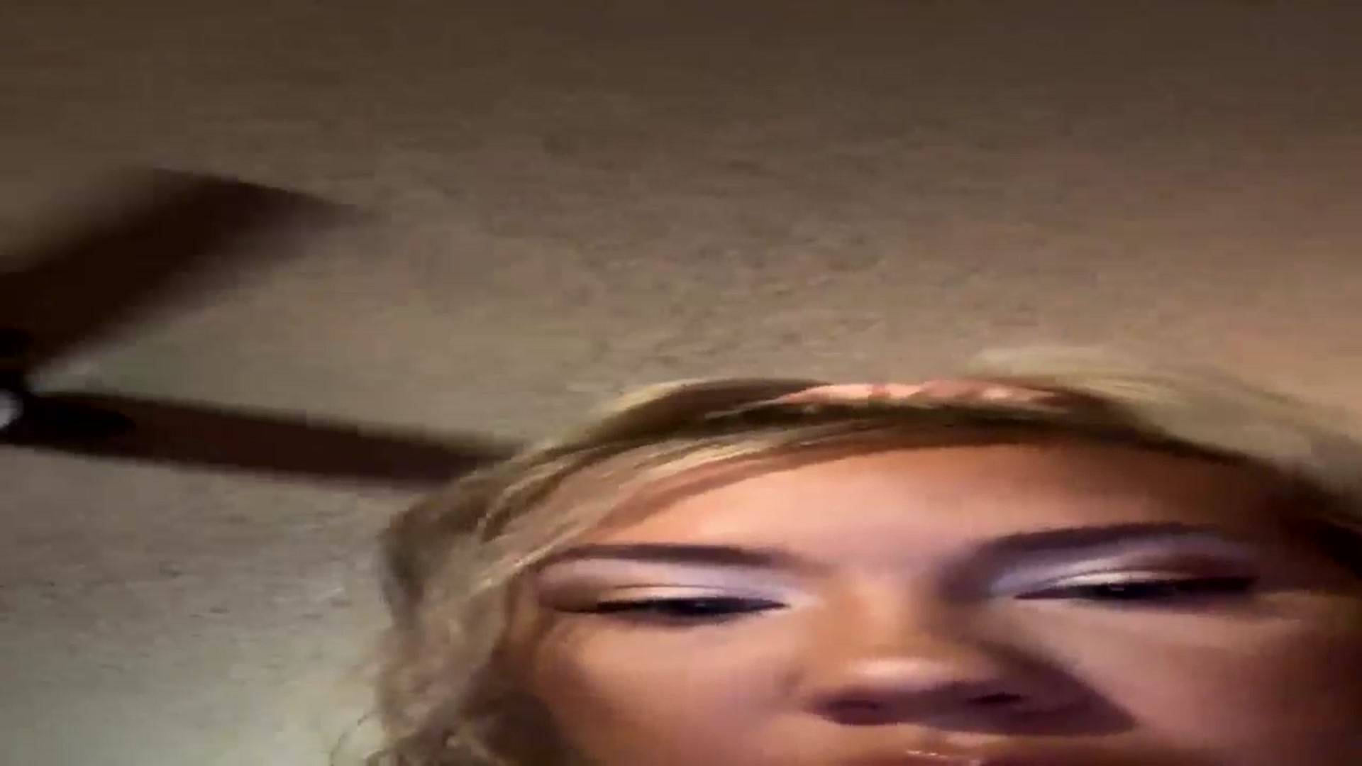 Gallery image thumbnail from AmberRose9114's myfreecams stream on, 03/25/2025, 18:22 image 12 of 20
