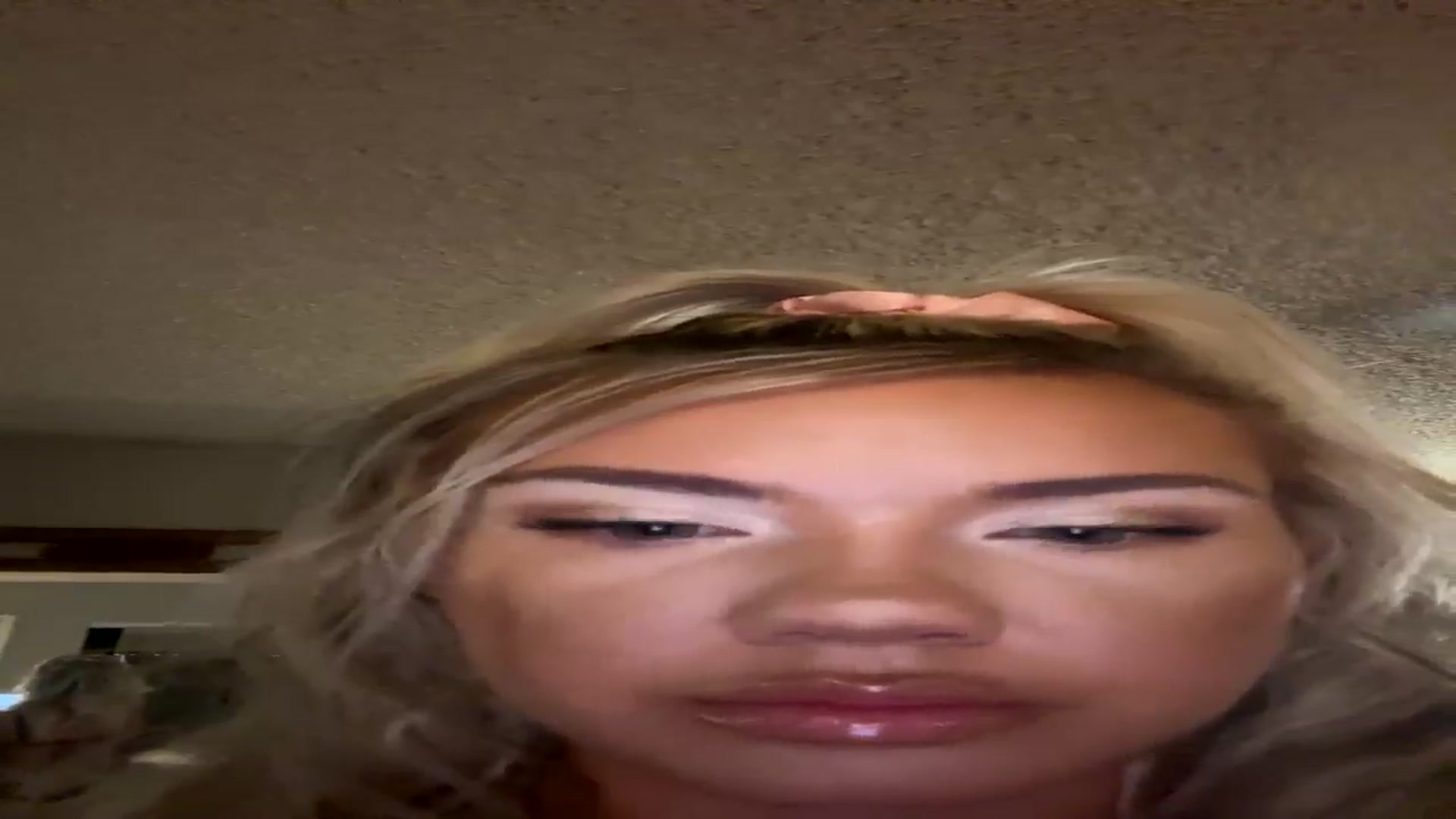Gallery image thumbnail from AmberRose9114's myfreecams stream on, 03/25/2025, 18:54 image 18 of 20