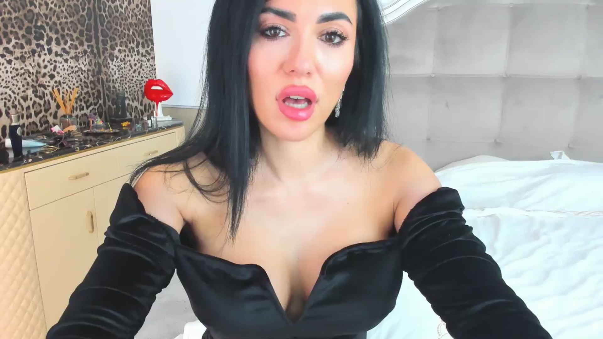 Gallery image thumbnail from AmberVenus's myfreecams stream on, 12/09/2024, 20:14 image 1 of 20