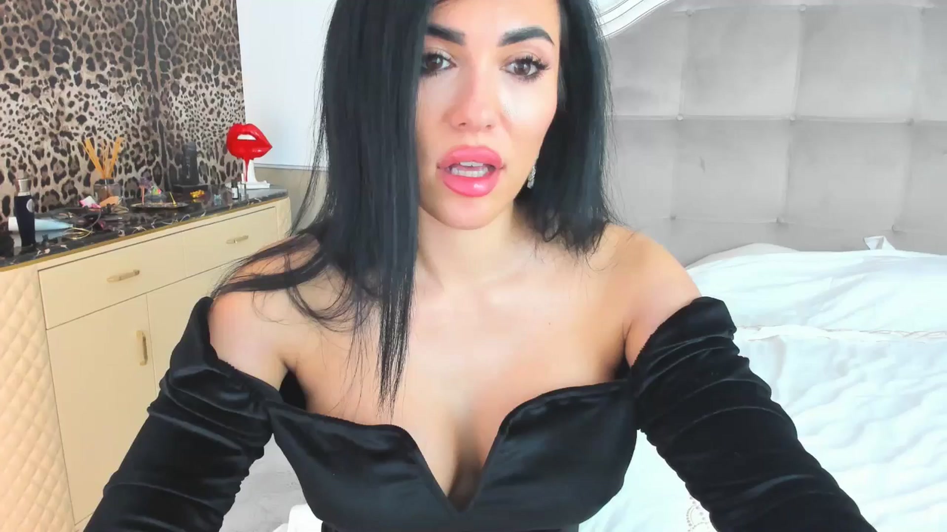 Gallery image thumbnail from AmberVenus's myfreecams stream on, 12/09/2024, 20:14 image 2 of 20