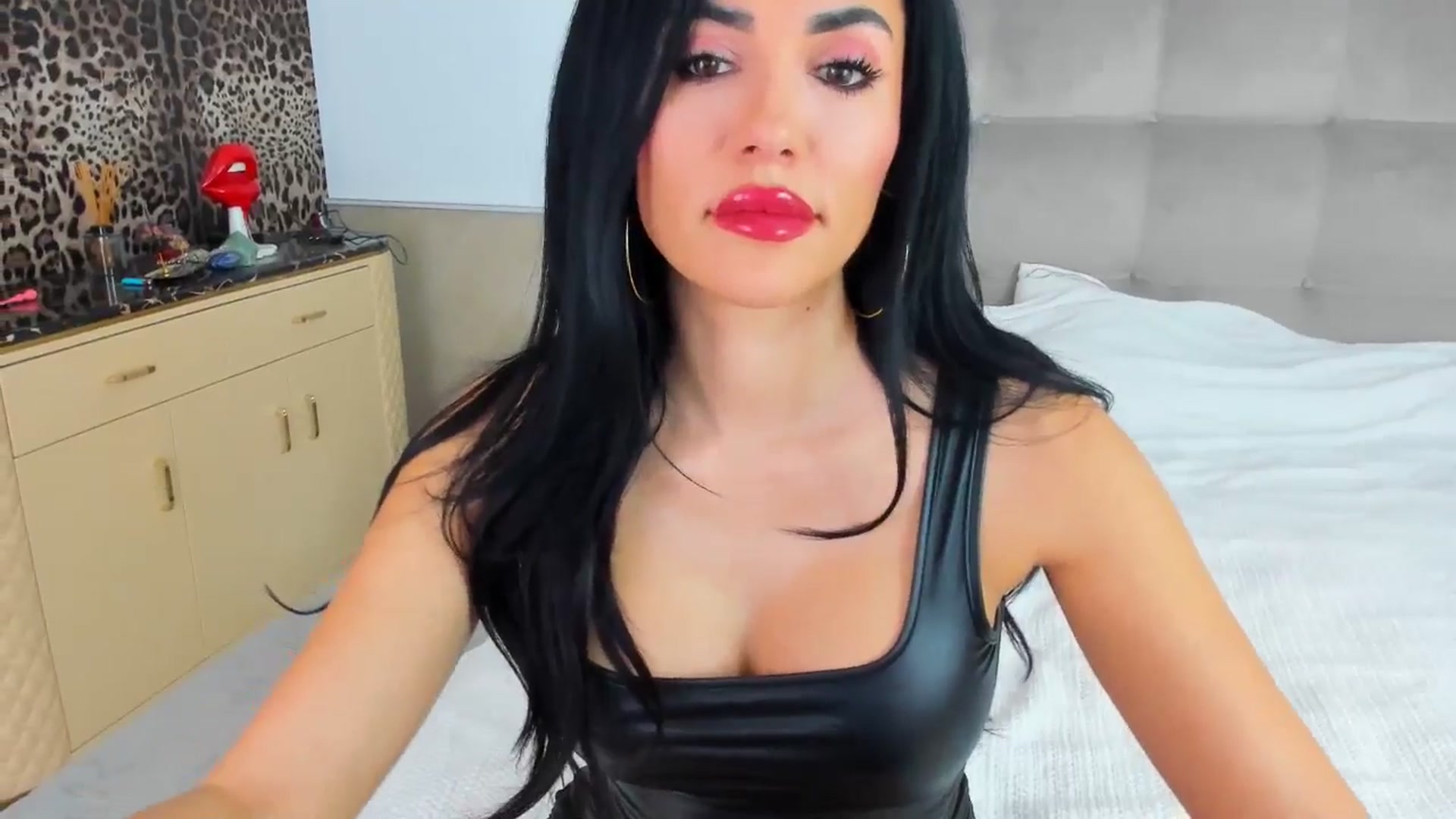 Gallery image thumbnail from AmberVenus's myfreecams stream on, 12/13/2024, 18:07 image 7 of 20