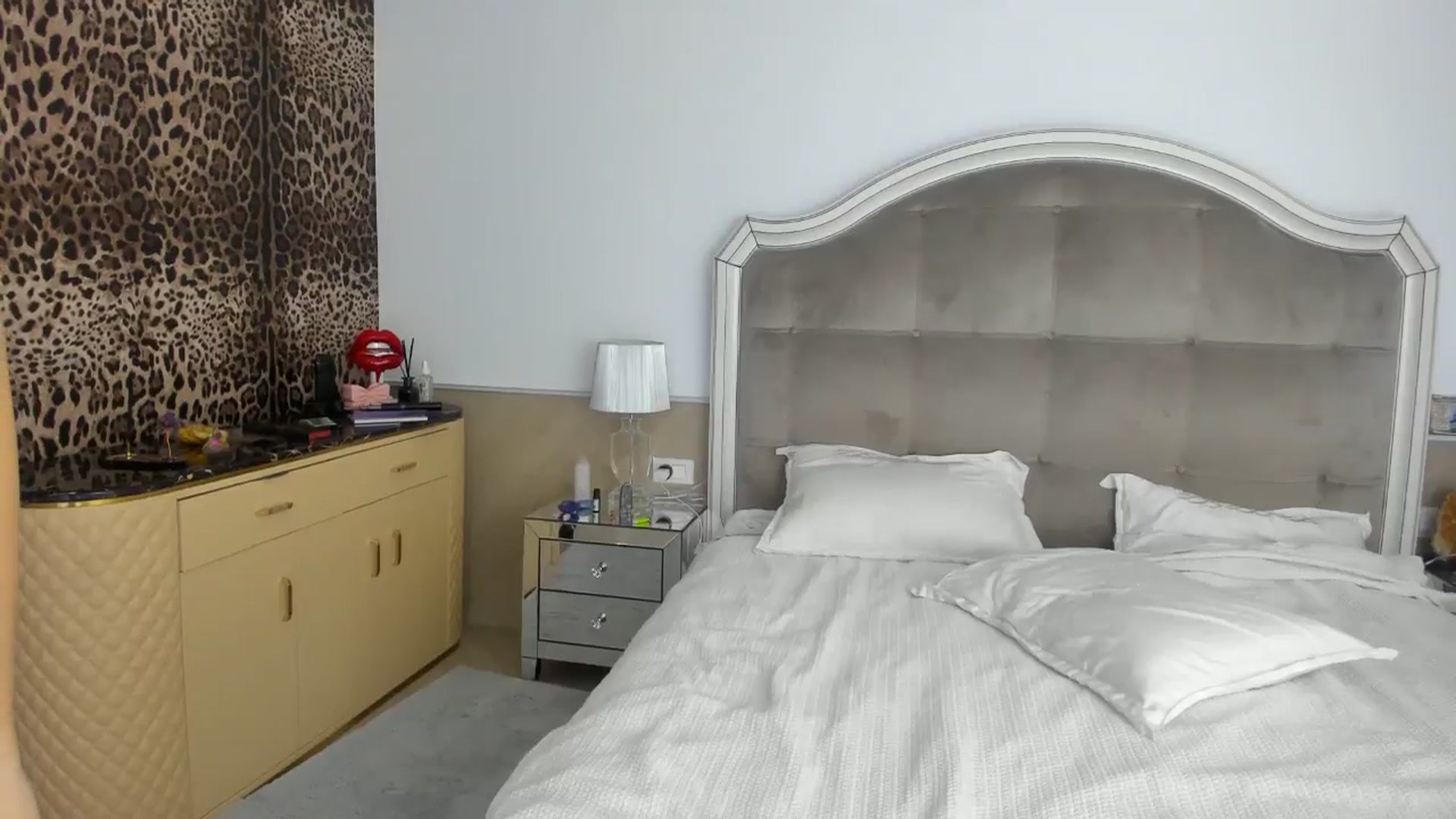 Gallery image thumbnail from AmberVenus's myfreecams stream on, 02/04/2025, 17:32 image 6 of 20