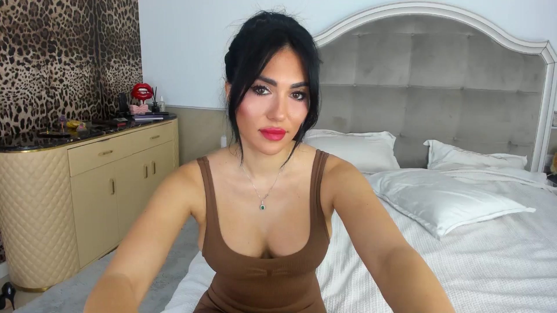 Gallery image thumbnail from AmberVenus's myfreecams stream on, 02/04/2025, 17:32 image 8 of 20