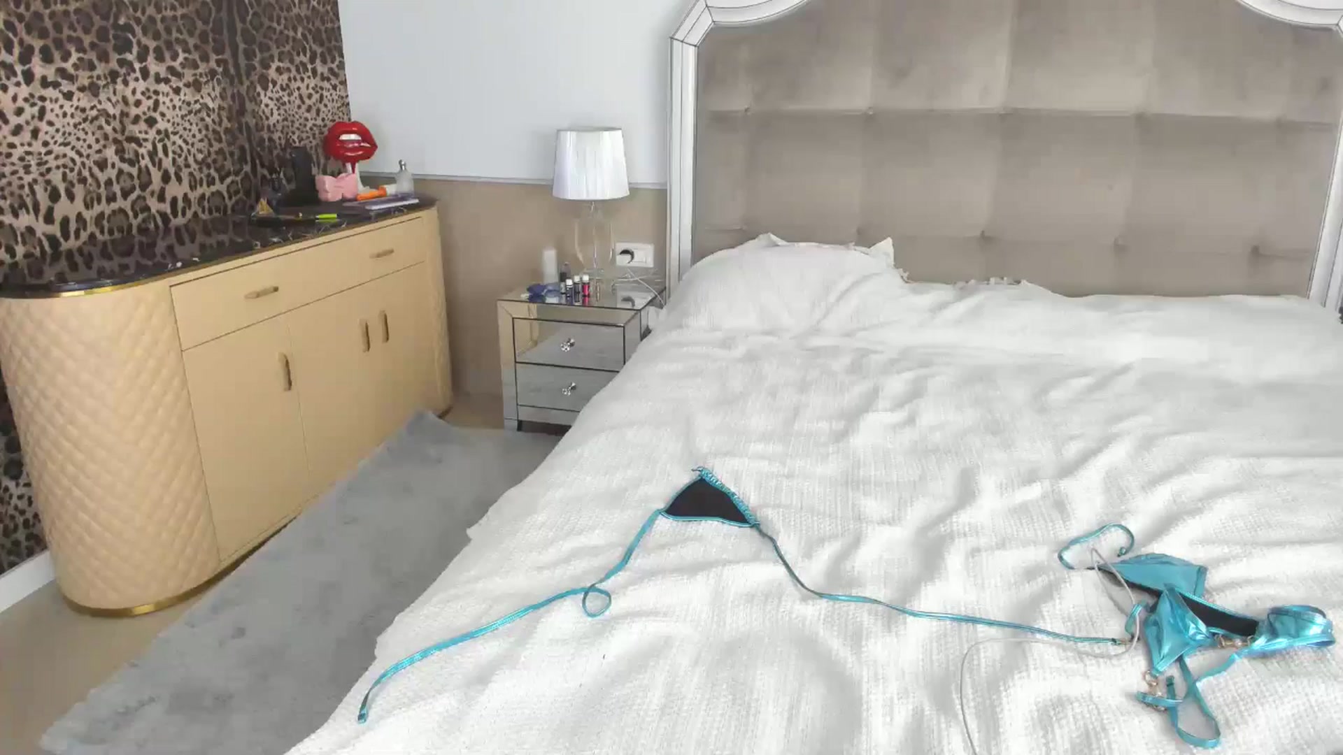 Gallery image thumbnail from AmberVenus's myfreecams stream on, 02/07/2025, 21:15 image 17 of 20