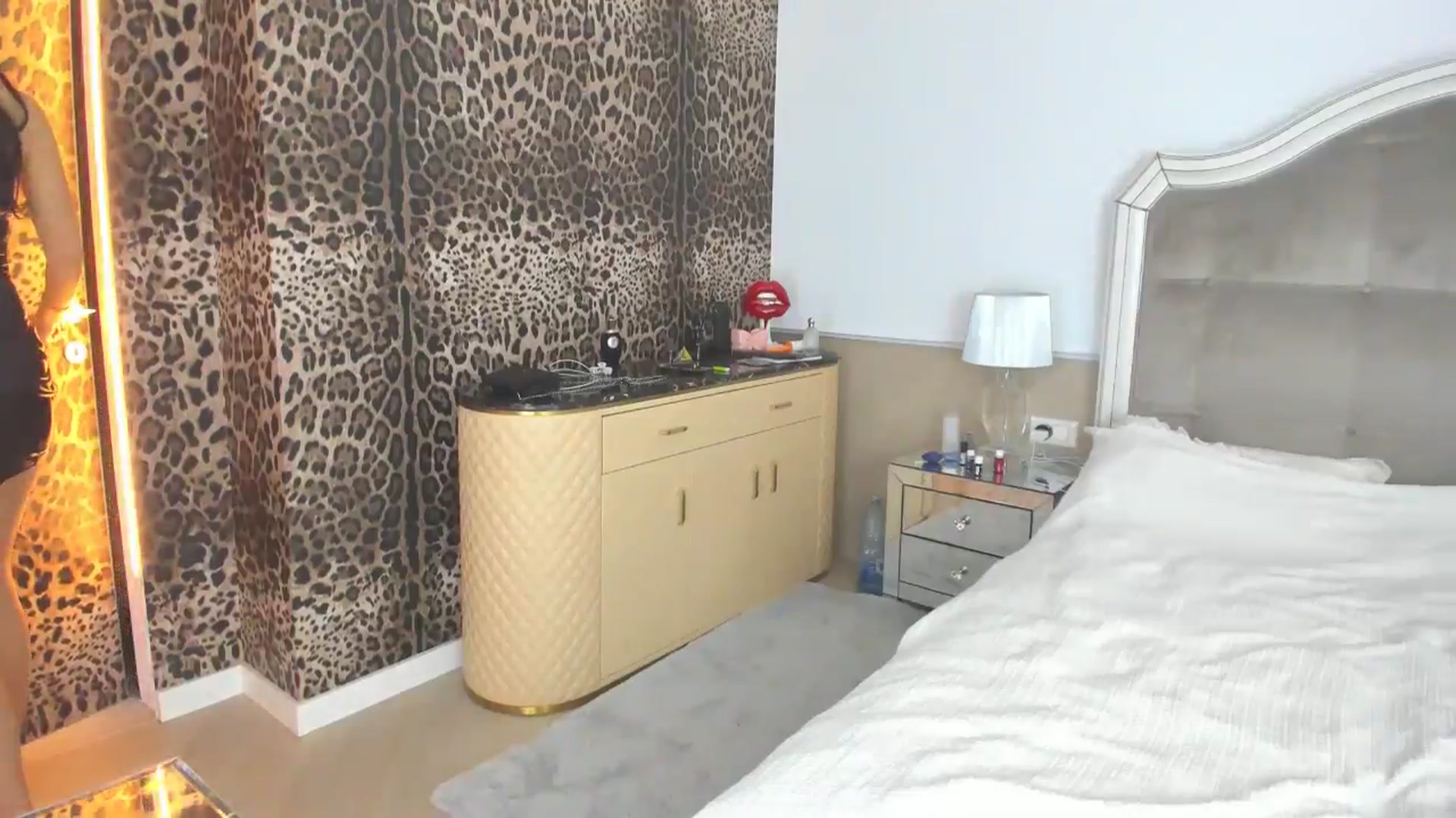 Gallery image thumbnail from AmberVenus's myfreecams stream on, 02/08/2025, 20:54 image 19 of 20