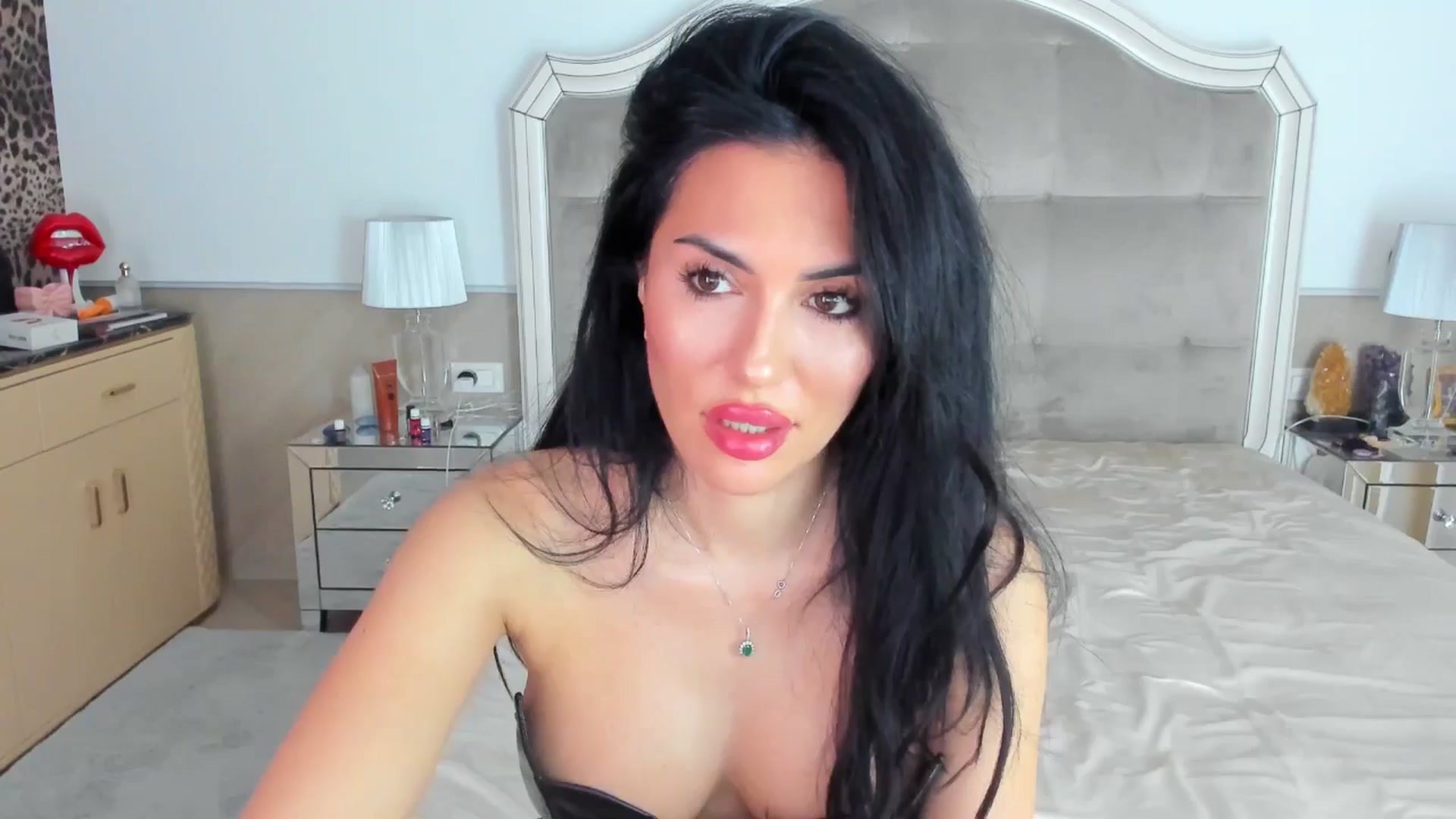 Gallery image thumbnail from AmberVenus's myfreecams stream on, 02/13/2025, 21:14 image 2 of 20