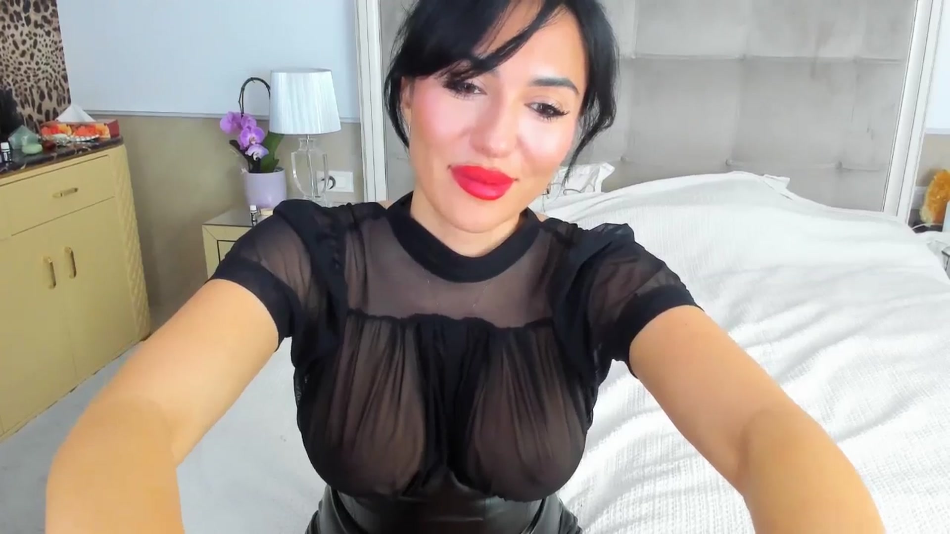 Gallery image thumbnail from AmberVenus's myfreecams stream on, 03/15/2025, 19:57 image 17 of 20
