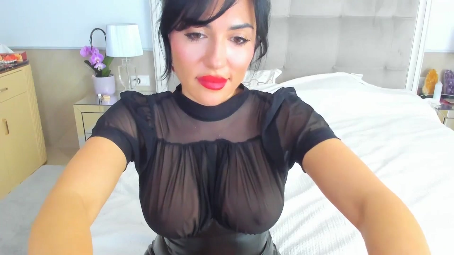 Gallery image thumbnail from AmberVenus's myfreecams stream on, 03/15/2025, 20:54 image 18 of 20