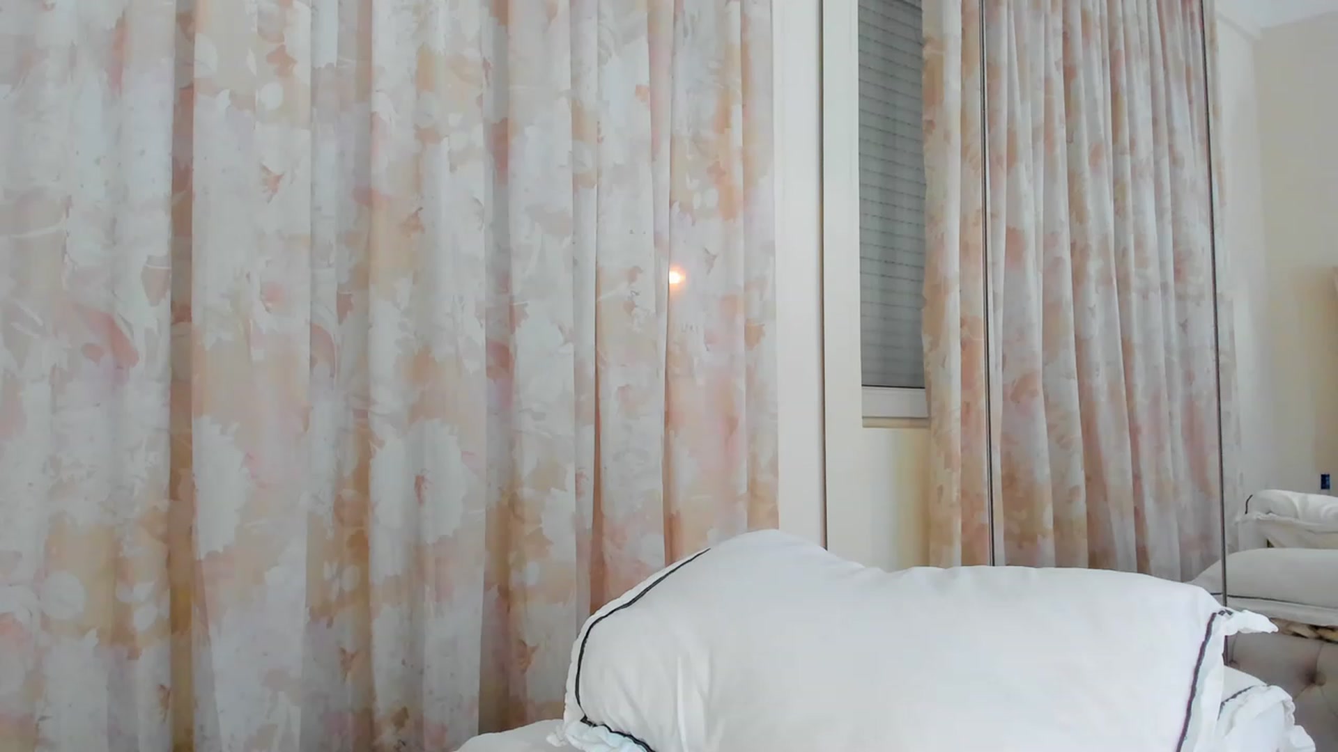 Gallery image thumbnail from AmberWTF's myfreecams stream on, 02/04/2023, 16:34 image 19 of 20