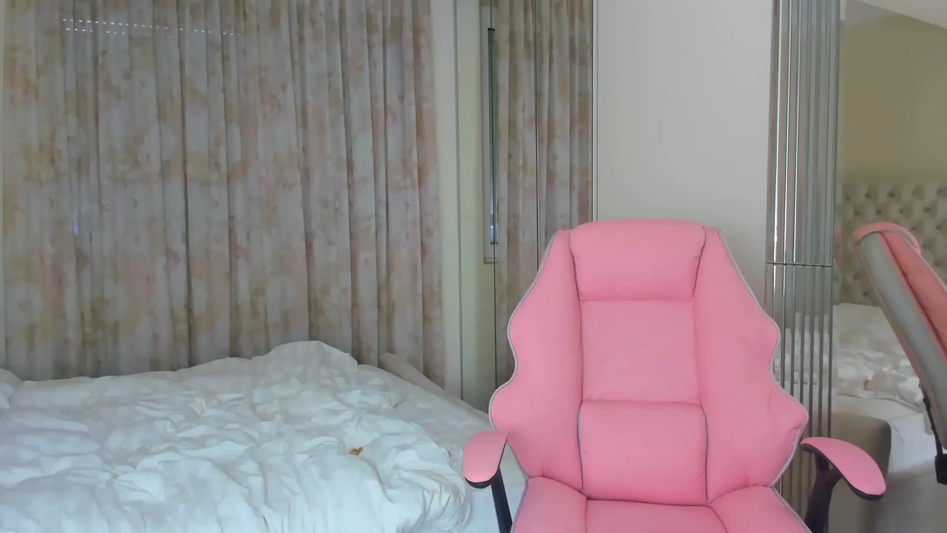 Gallery image thumbnail from AmberWTF's myfreecams stream on, 04/01/2023, 15:36 image 5 of 20