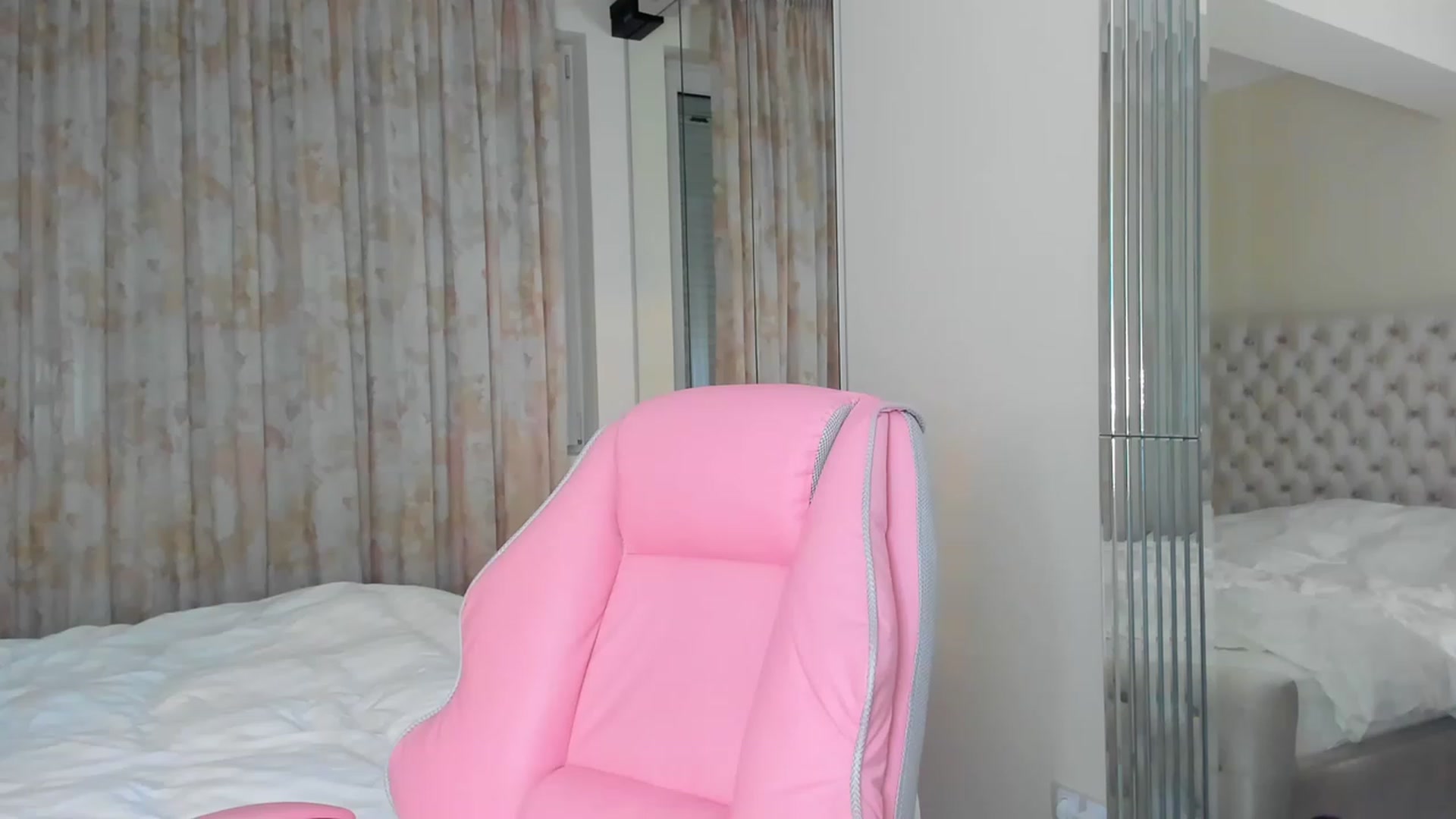 Gallery image thumbnail from AmberWTF's myfreecams stream on, 04/06/2023, 17:01 image 14 of 20