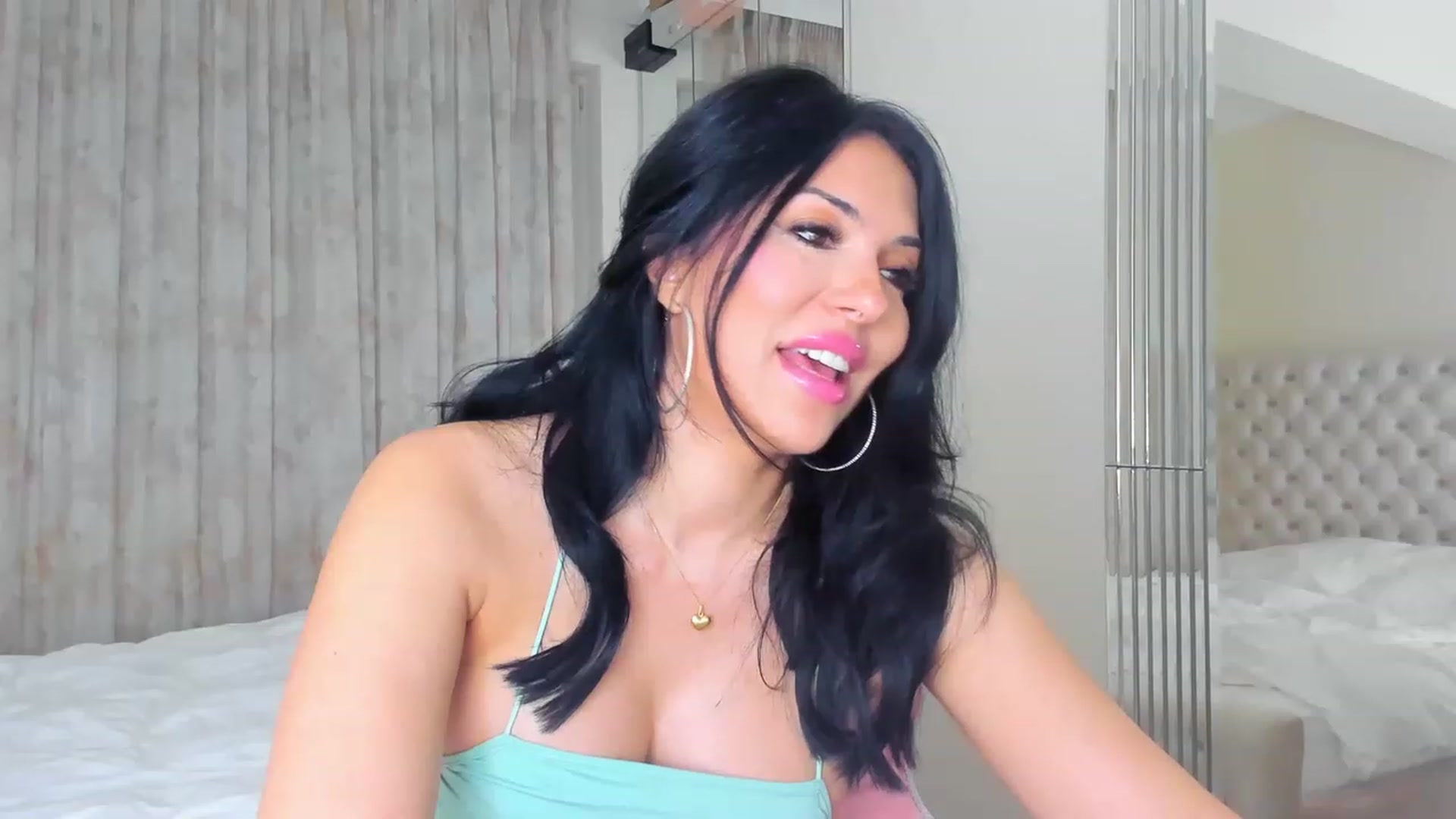 Gallery image thumbnail from AmberWTF's myfreecams stream on, 04/06/2023, 17:01 image 6 of 20