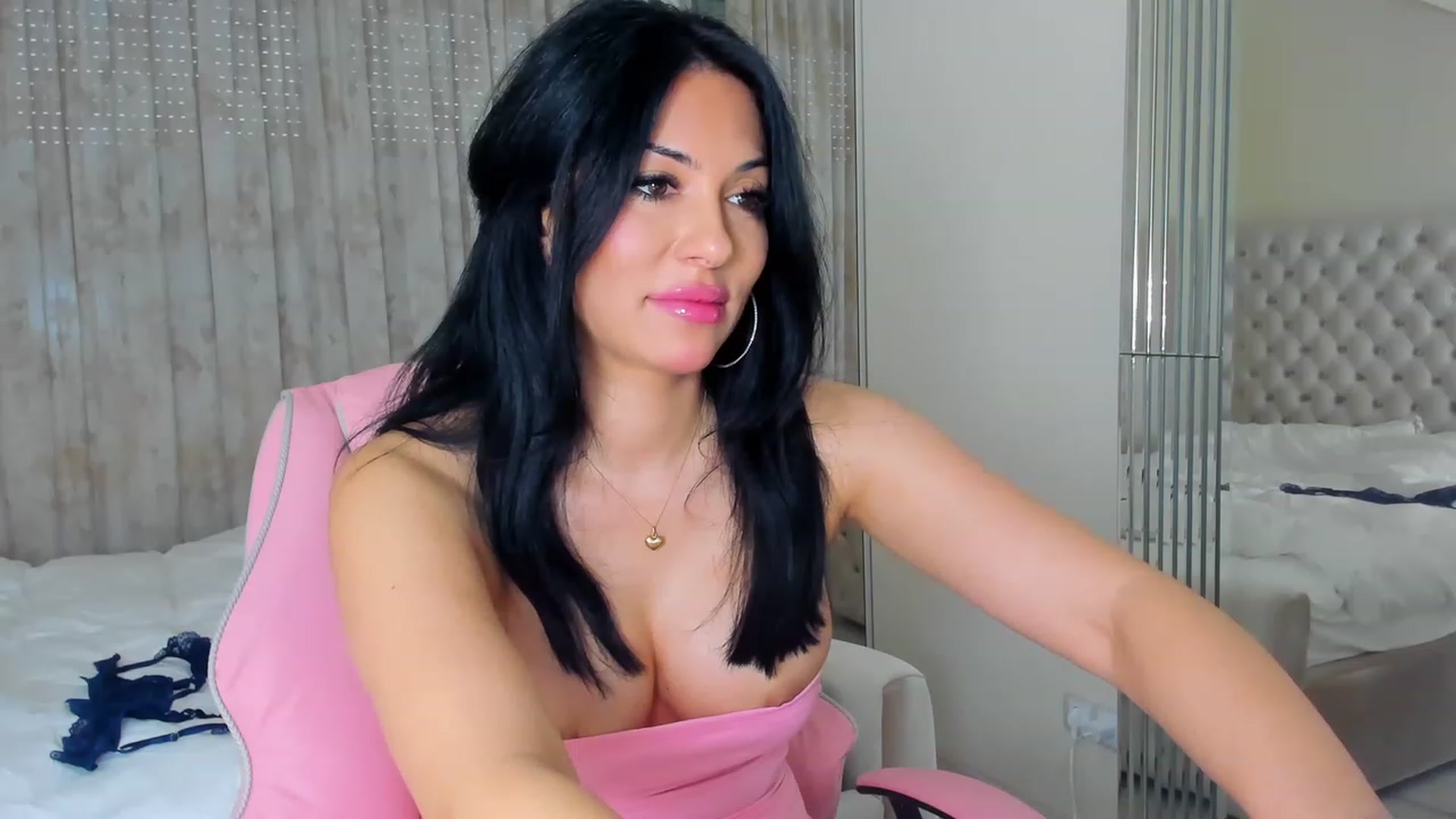 Gallery image thumbnail from AmberWTF's myfreecams stream on, 04/08/2023, 06:06 image 7 of 20