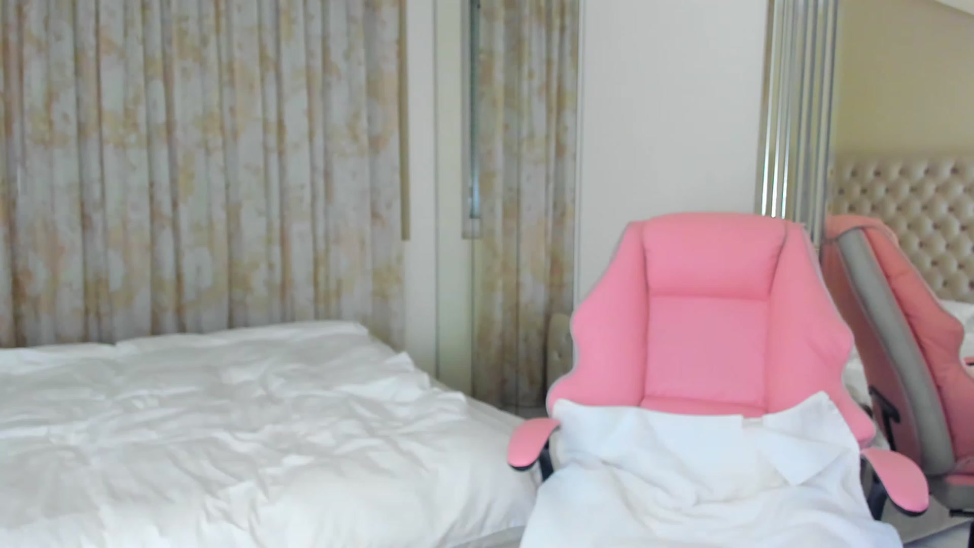 Gallery image thumbnail from AmberWTF's myfreecams stream on, 04/09/2023, 17:52 image 9 of 20