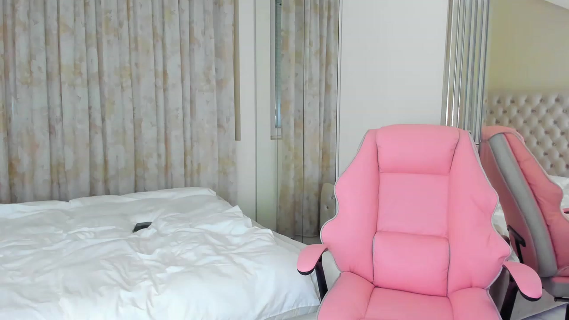 Gallery image thumbnail from AmberWTF's myfreecams stream on, 04/09/2023, 17:52 image 8 of 20