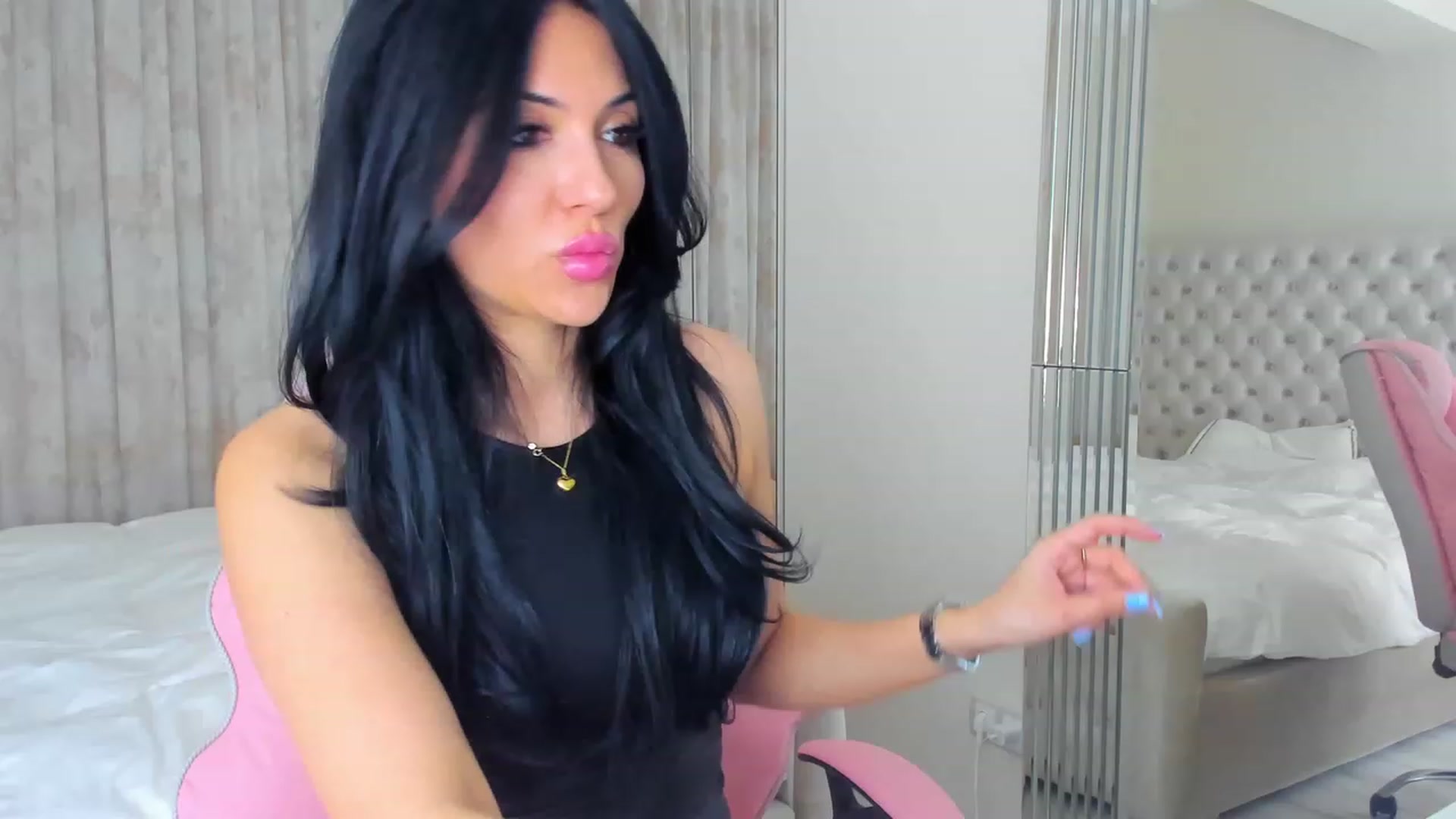 Gallery image thumbnail from AmberWTF's myfreecams stream on, 04/12/2023, 18:06 image 4 of 20