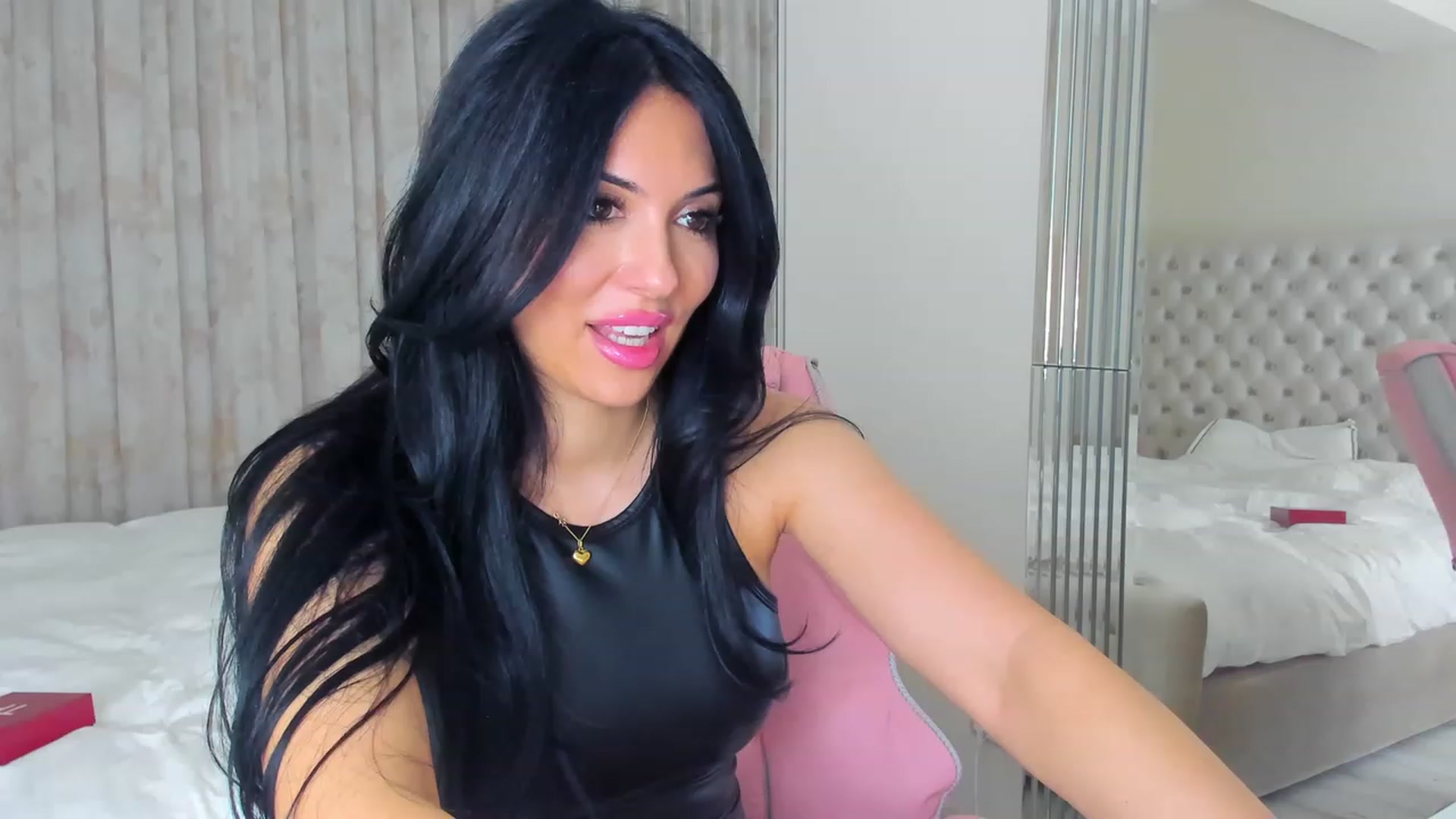 Gallery image thumbnail from AmberWTF's myfreecams stream on, 04/12/2023, 18:06 image 16 of 20