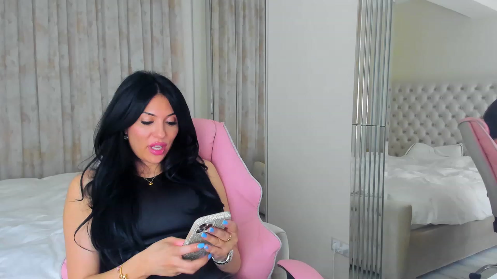 Gallery image thumbnail from AmberWTF's myfreecams stream on, 04/12/2023, 18:06 image 8 of 20