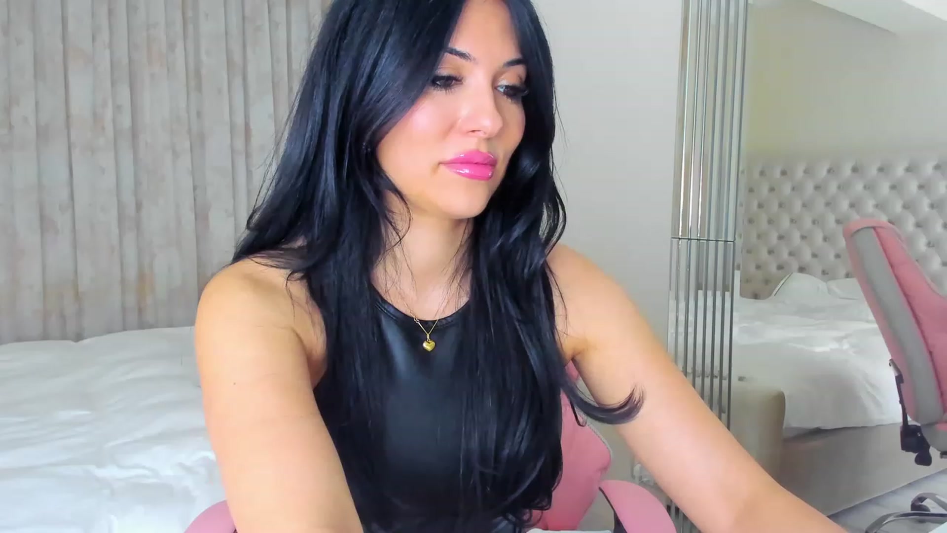 Gallery image thumbnail from AmberWTF's myfreecams stream on, 04/12/2023, 18:06 image 3 of 20