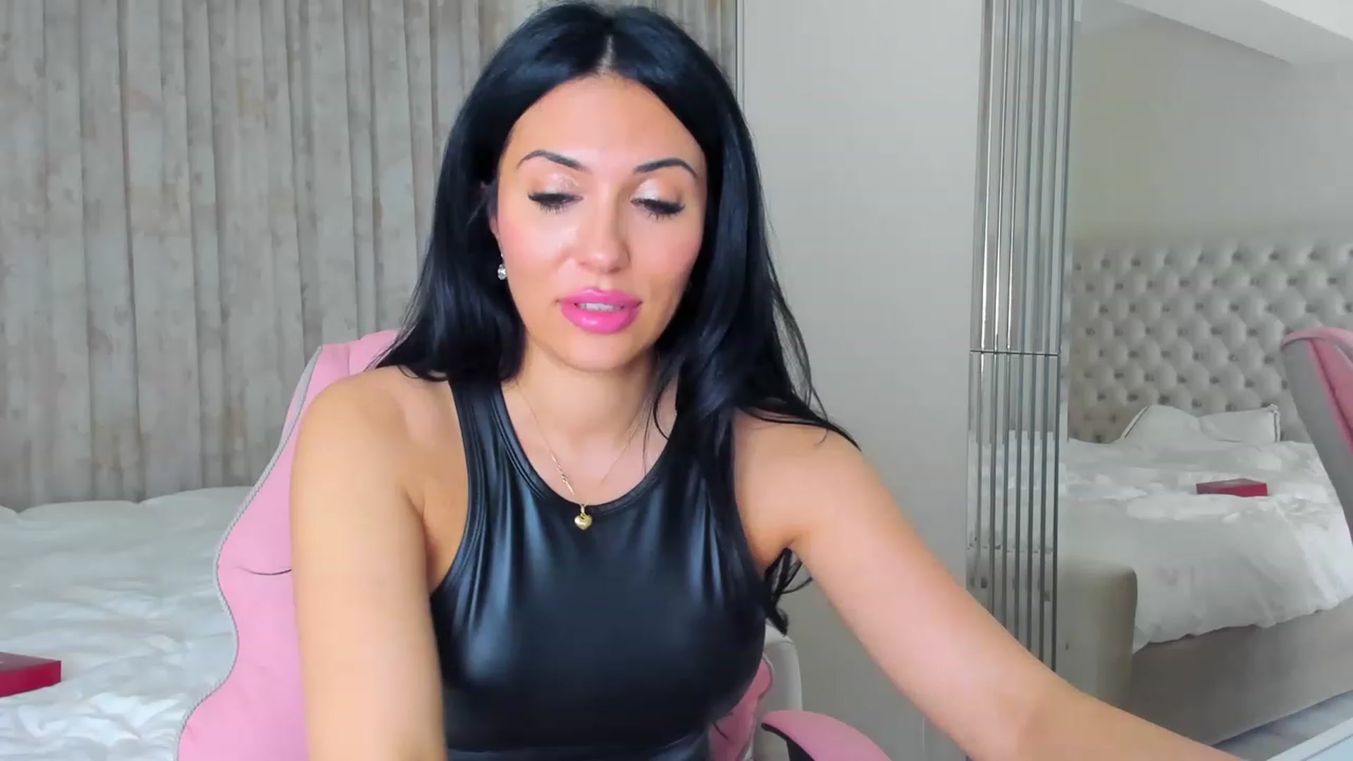 Gallery image thumbnail from AmberWTF's myfreecams stream on, 04/12/2023, 18:56 image 9 of 20