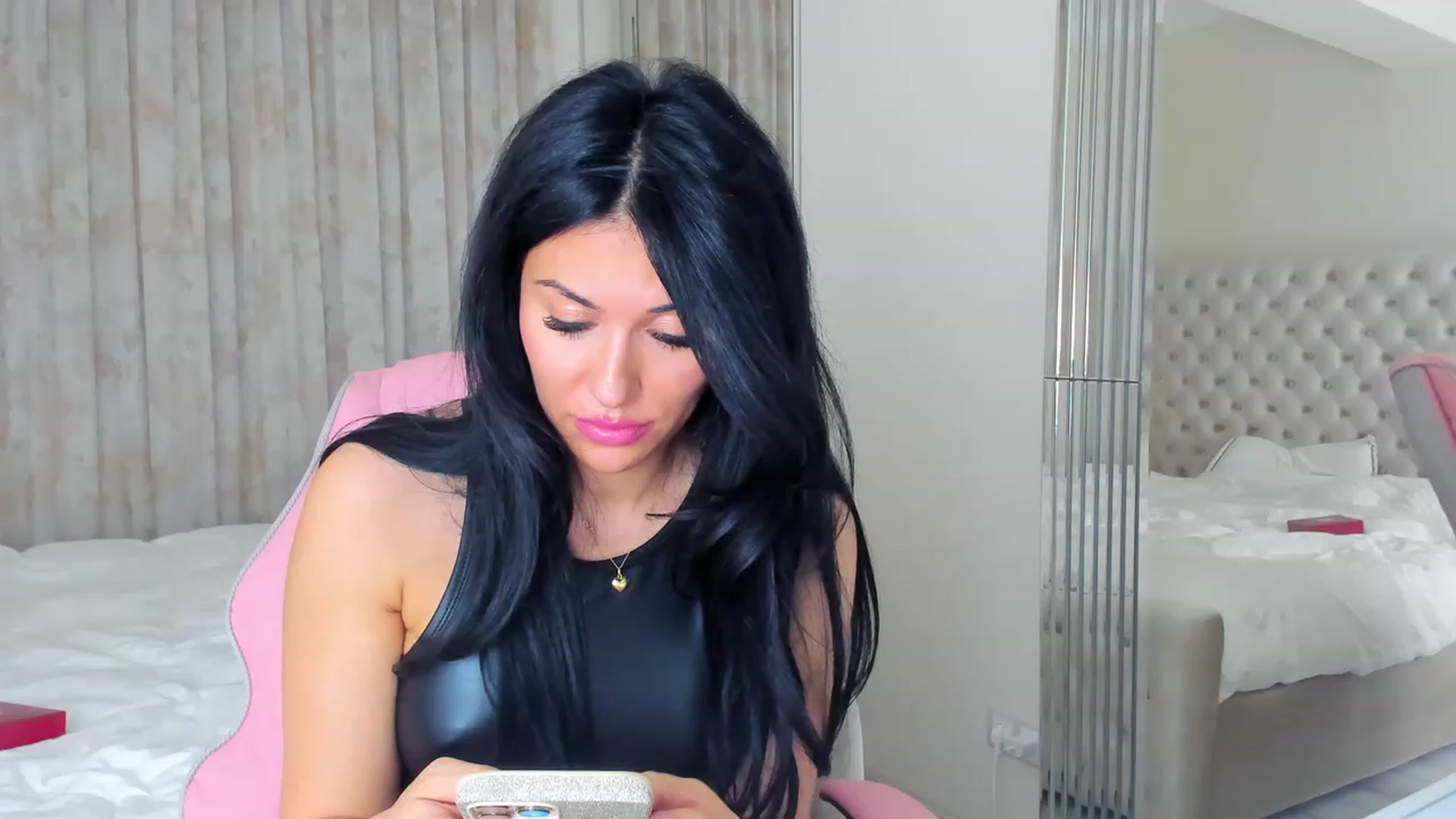 Gallery image thumbnail from AmberWTF's myfreecams stream on, 04/12/2023, 18:56 image 18 of 20